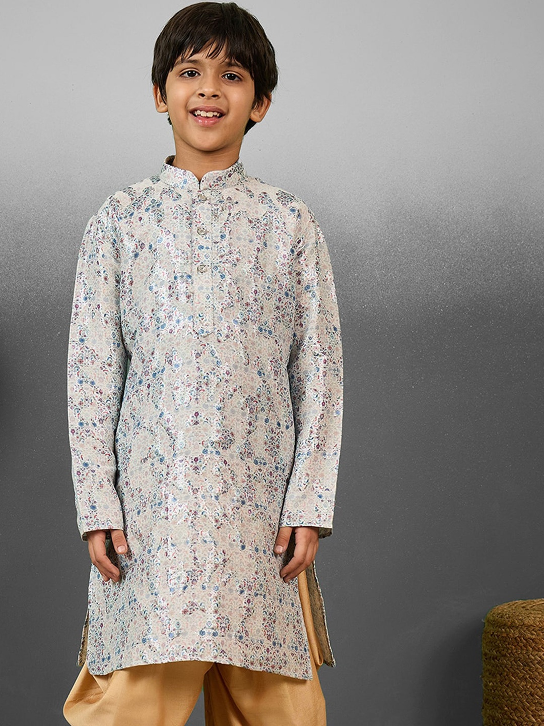 

YK Boys Floral Printed Mandarin Collar Straight Kurta, Blue