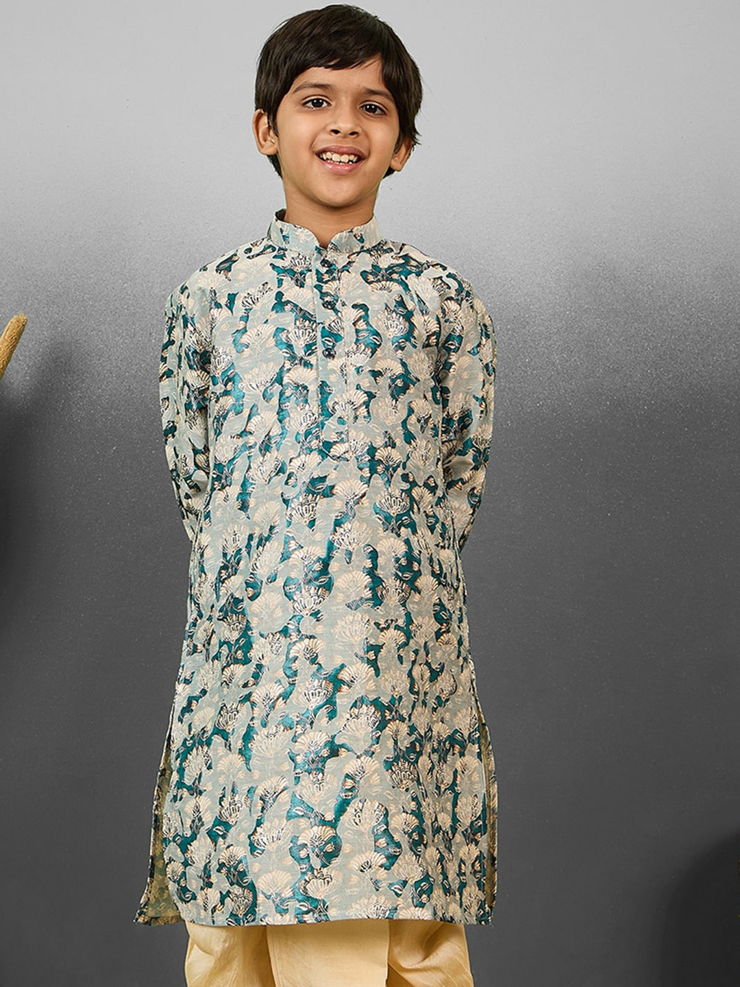 

YK Boys Ethnic Motifs Printed Mandarin Collar Silk Straight Kurta, Green
