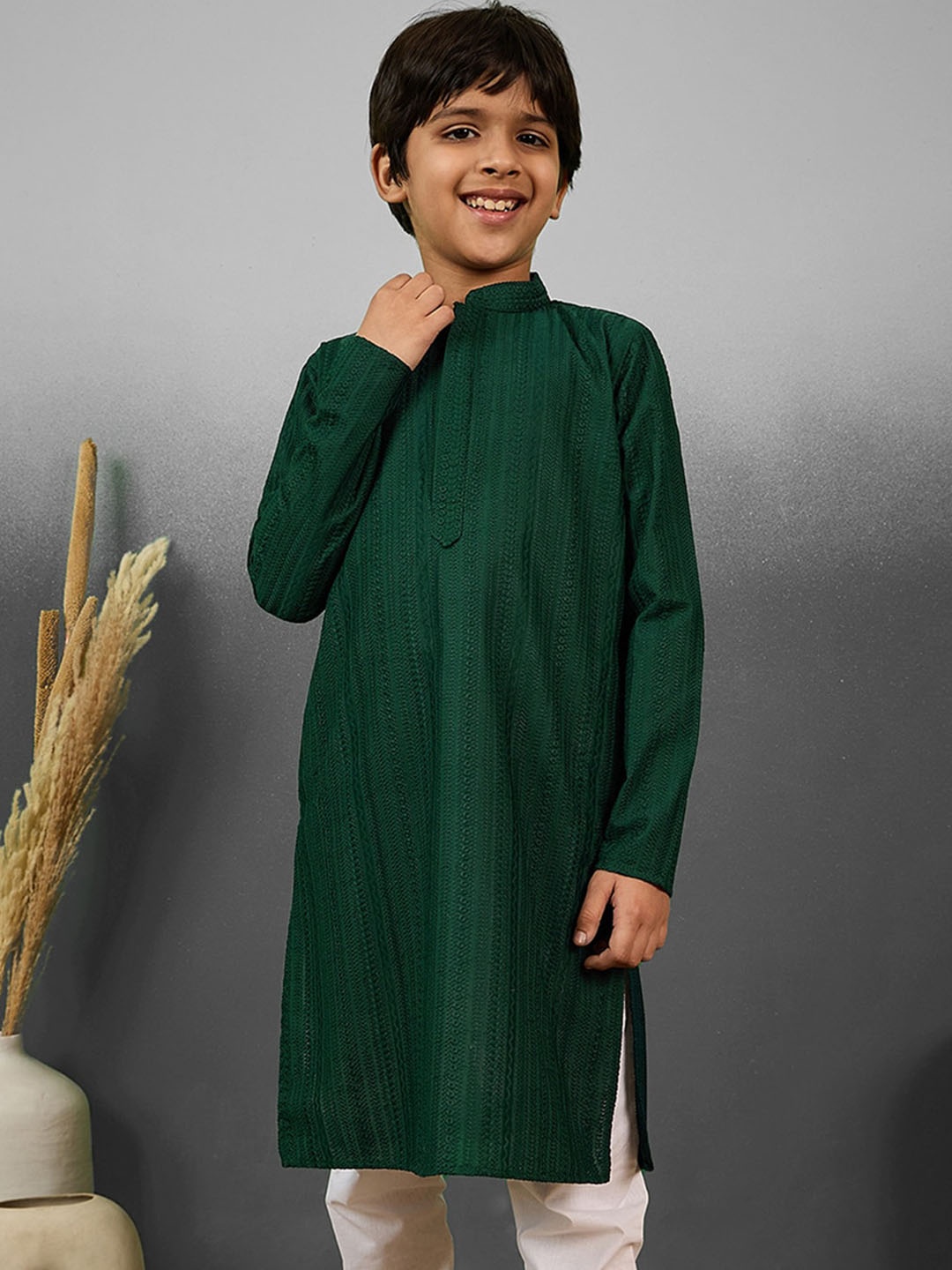 

YK Boys Embroidered Chikankari Mandarin Collar Kurta, Green