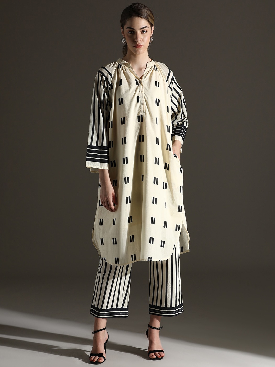 

Dora Dori Relaxed Fit Striped Pure Cotton Mandarin Collar Kurta With Trouser, Beige