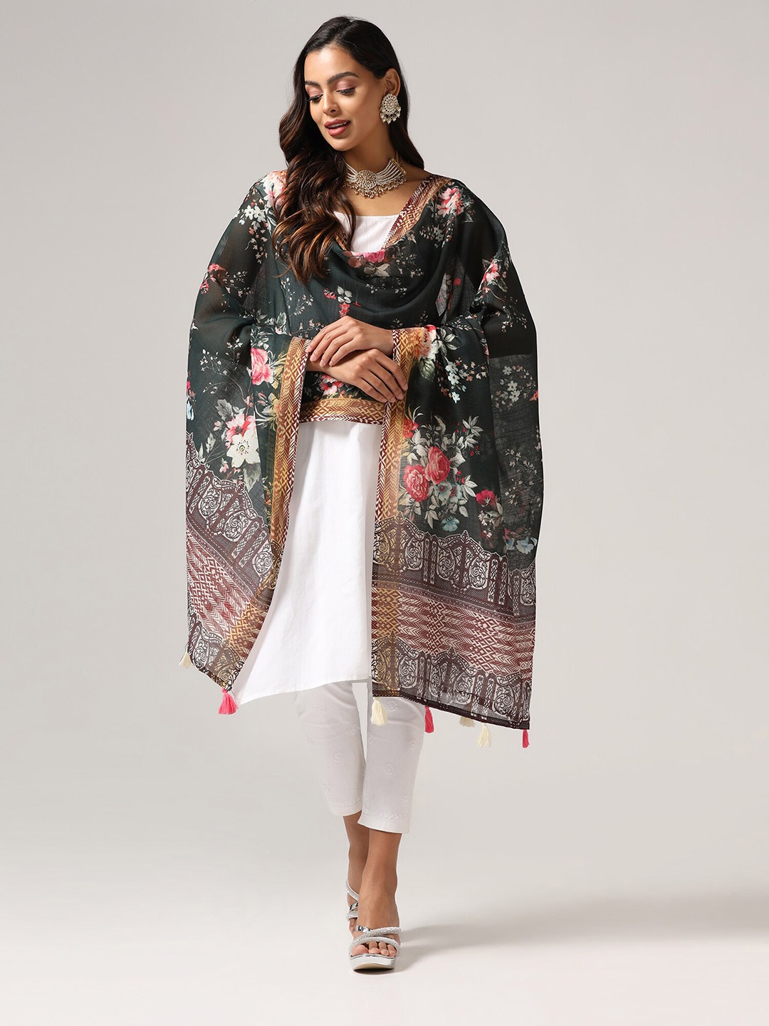 

Kaizen TEXO FAB Floral Printed Linen Kalamkari Dupatta with Zari, Black