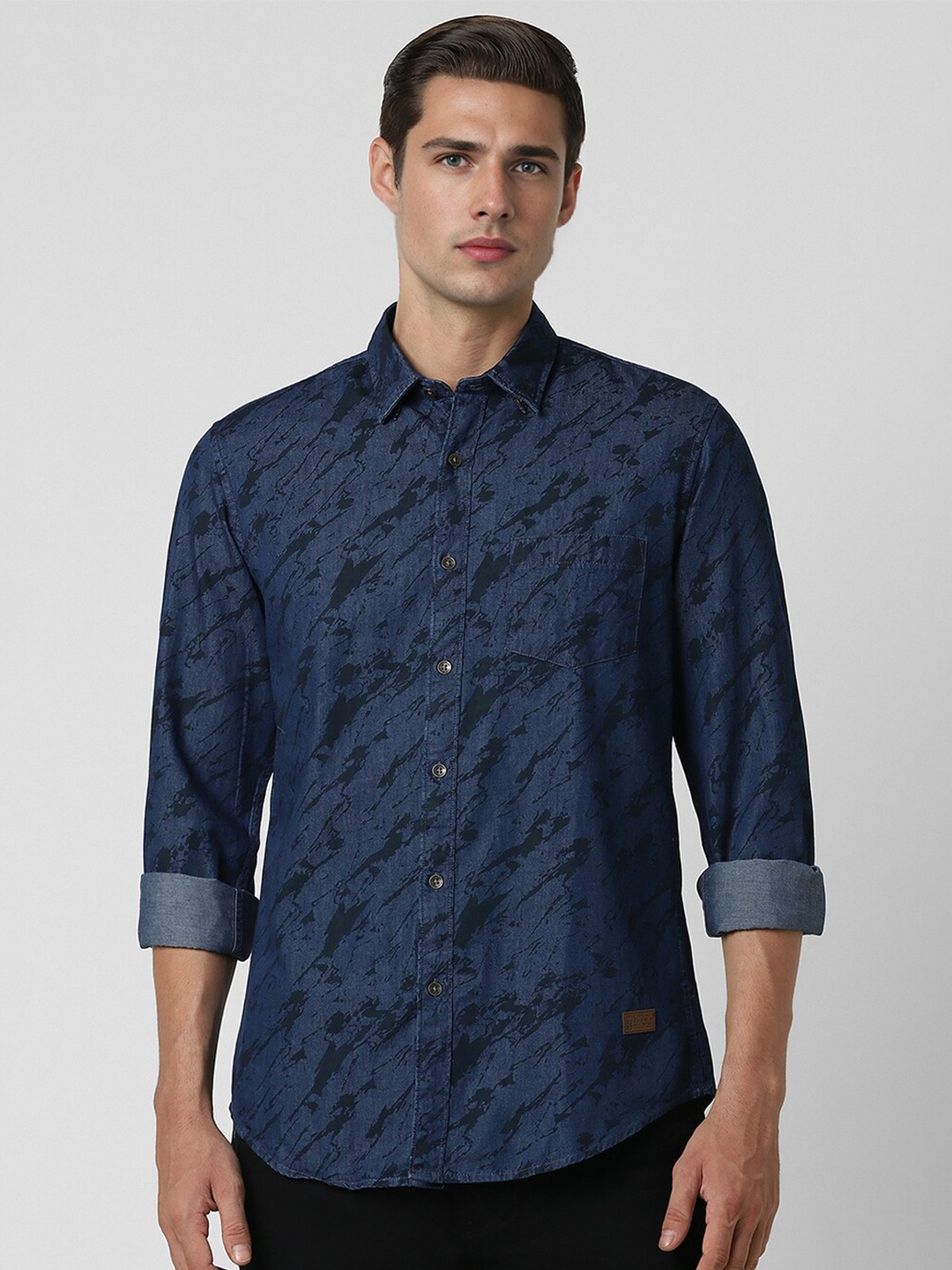

Peter England Casuals Men Slim Fit Abstract Printed Pure Cotton Casual Shirt, Navy blue