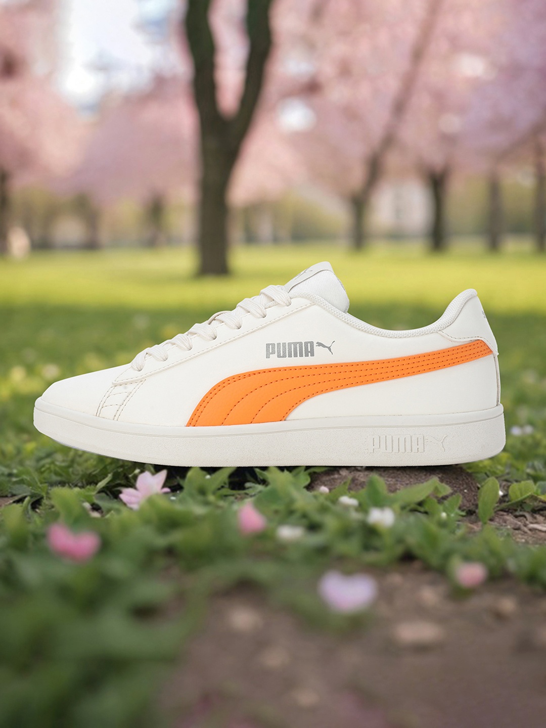 

Puma Women Smashic Sneakers, Off white