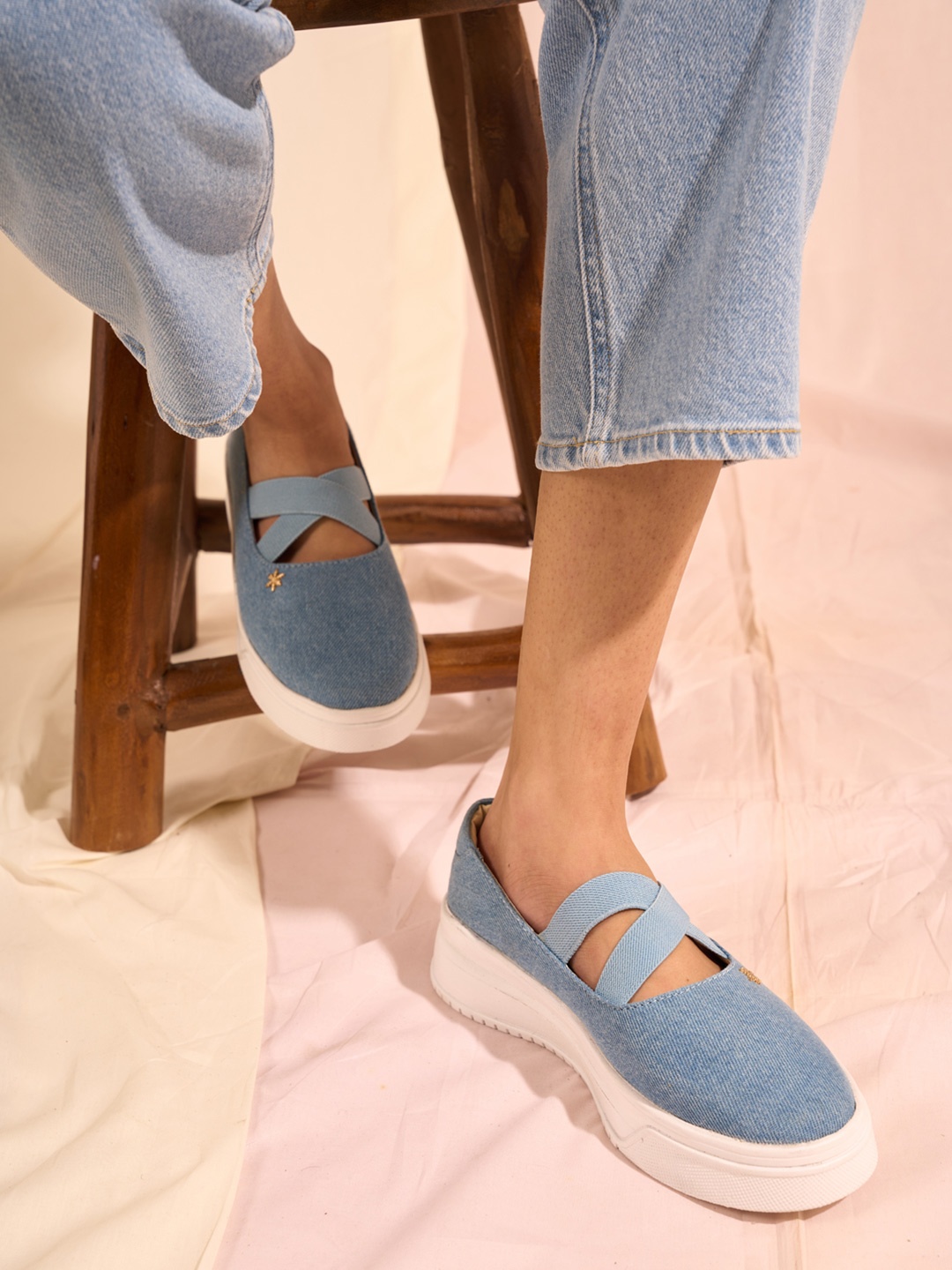 

FAUSTO Women Textured Round Toe Memory Foam Canvas Slip-On Sneakers, Blue