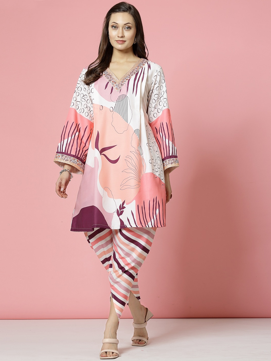 

Clora Creation Abstract Printed V-Neck Tunic & Dhoti Co-Ords, Peach