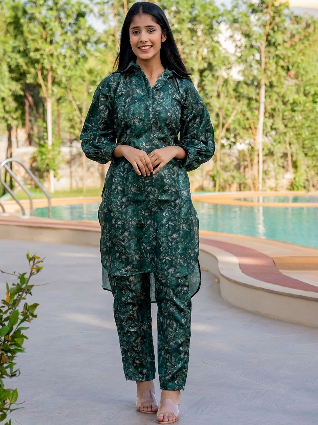

HOUSE OF JAMOTI Floral Printed Shirt Collar Pure Silk Tunic And Trouser, Green