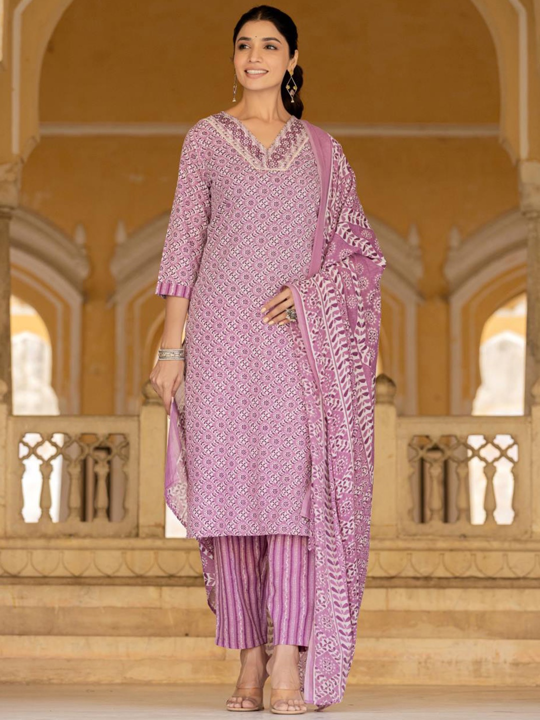 

Varanga Ethnic Motifs Printed Regular Straight Kurta with Trousers & Dupatta, Lavender