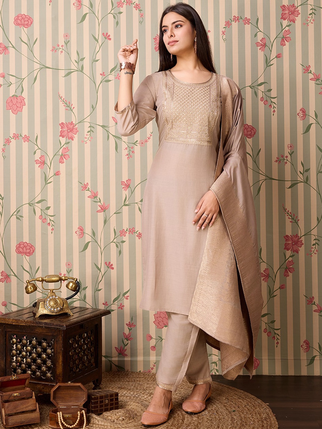 

Ode by House of Pataudi Yoke Design Regular Thread Work Kurta with Trousers & With Dupatta, Grey