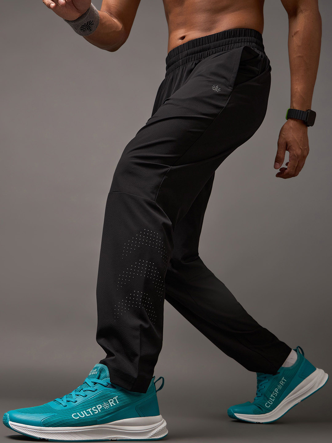 

CULT Men The Moisture-Wicking Ultimate Running Track Pant, Black