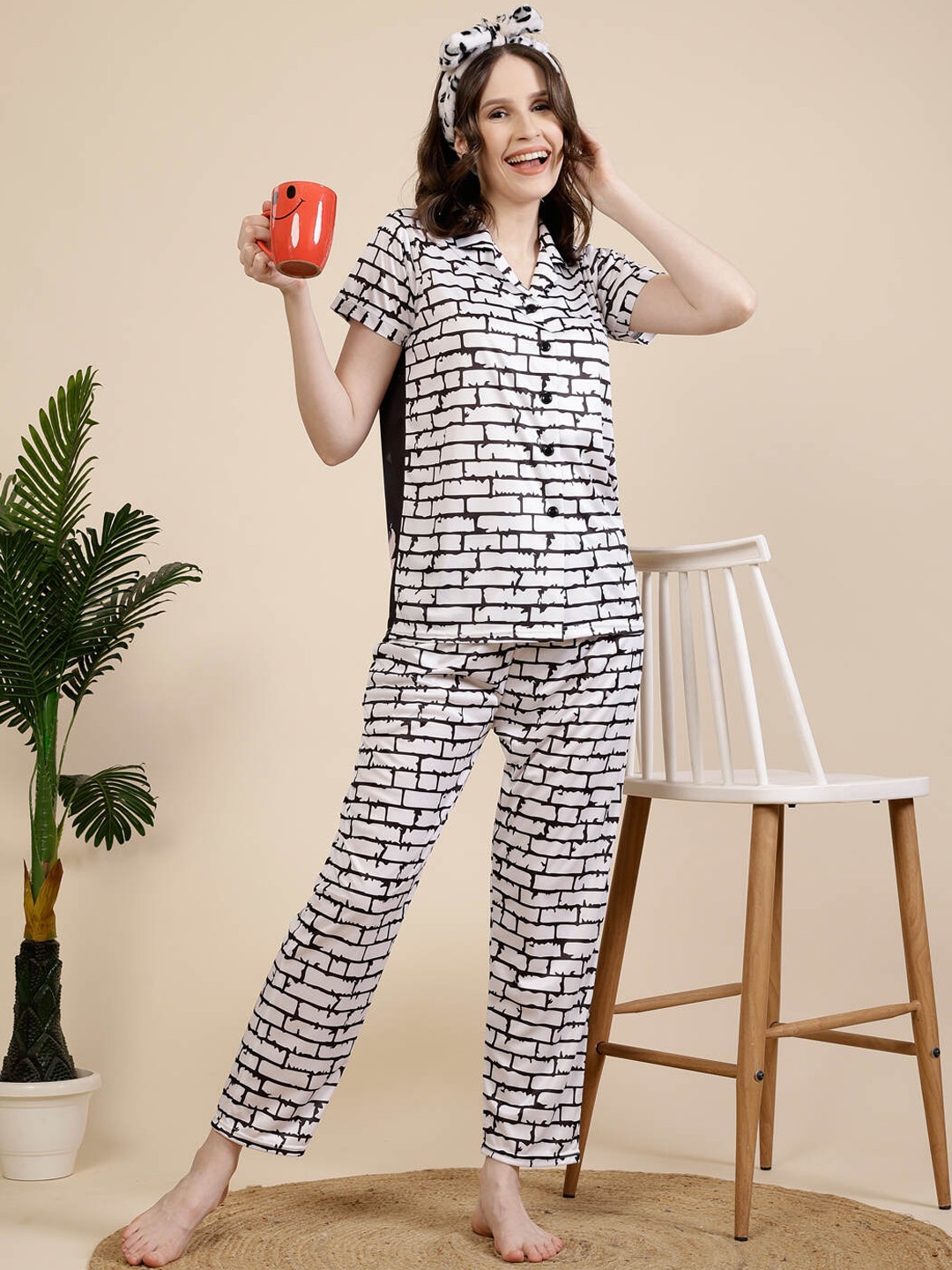 

FABINALIV Women Geometric Graphic Printed Night Suit, White