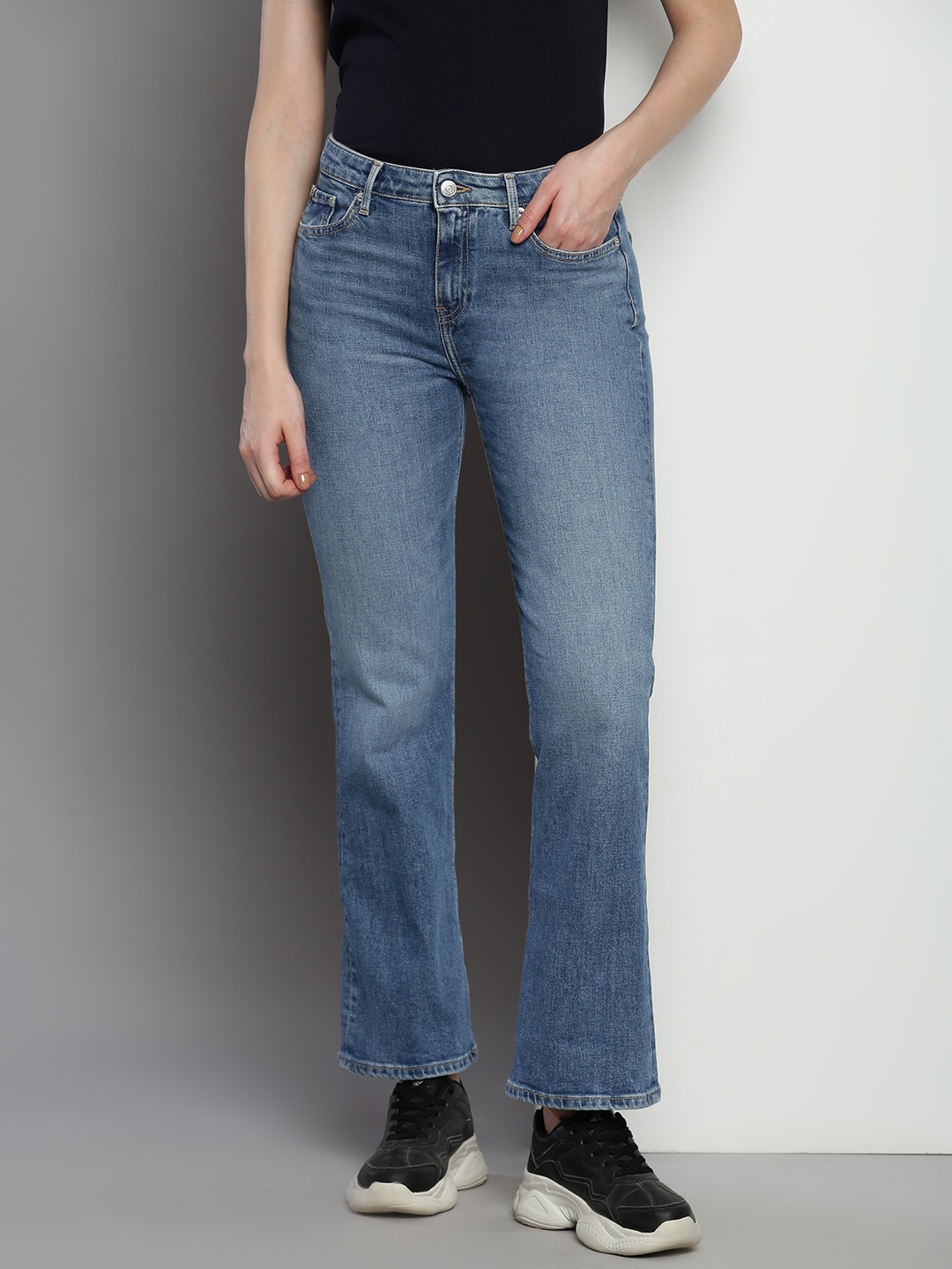 

Tommy Hilfiger Women Bootcut Clean Look Light Fade Jeans, Blue