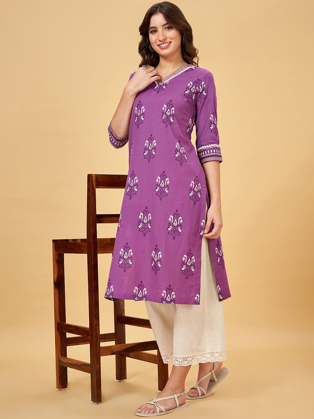 

RANGMANCH BY PANTALOONS Ethnic Motifs Printed Straight Kurta, Lavender