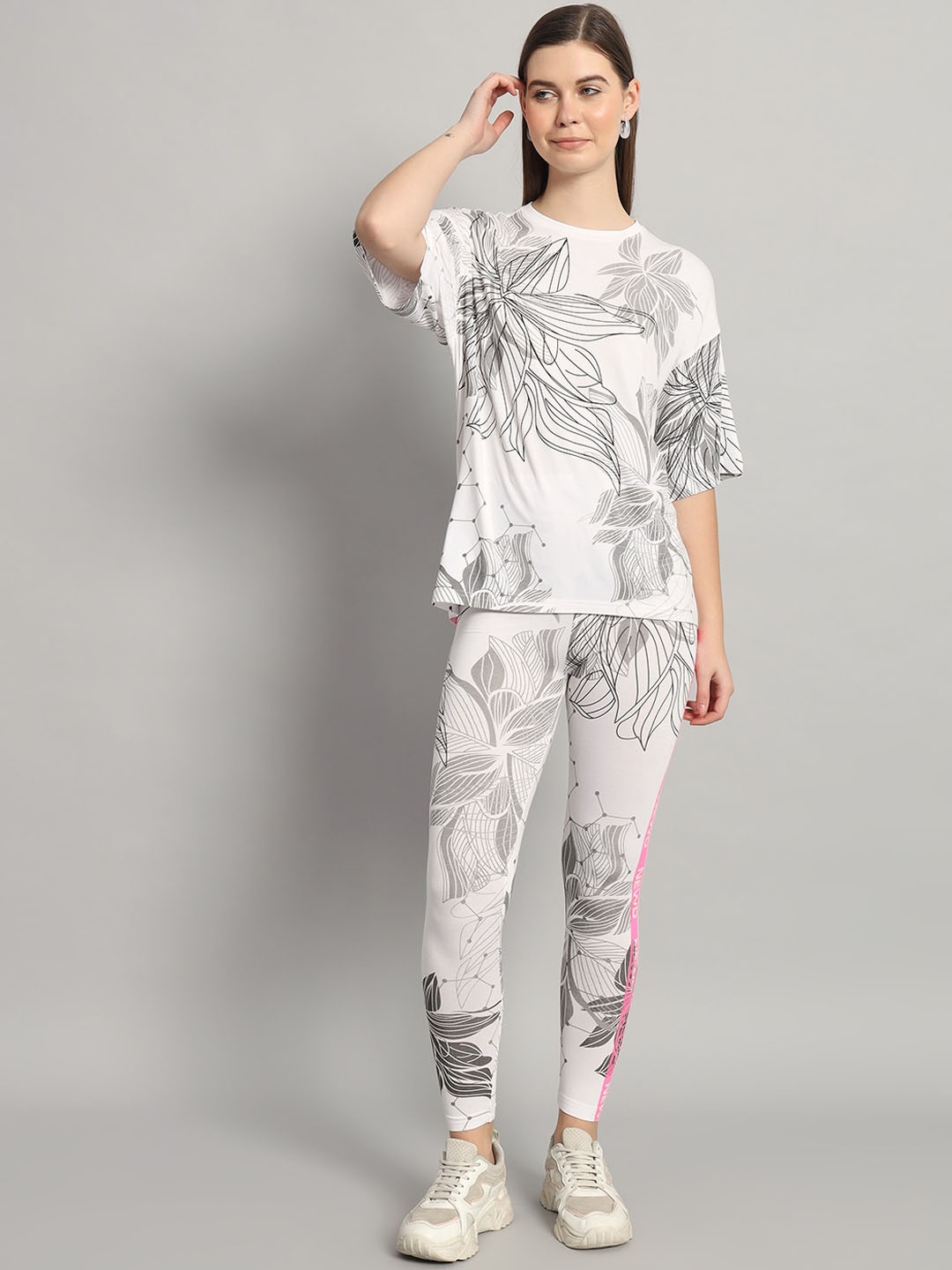 

NEWD Printed Top & Leggings Sports Co-Ords, White