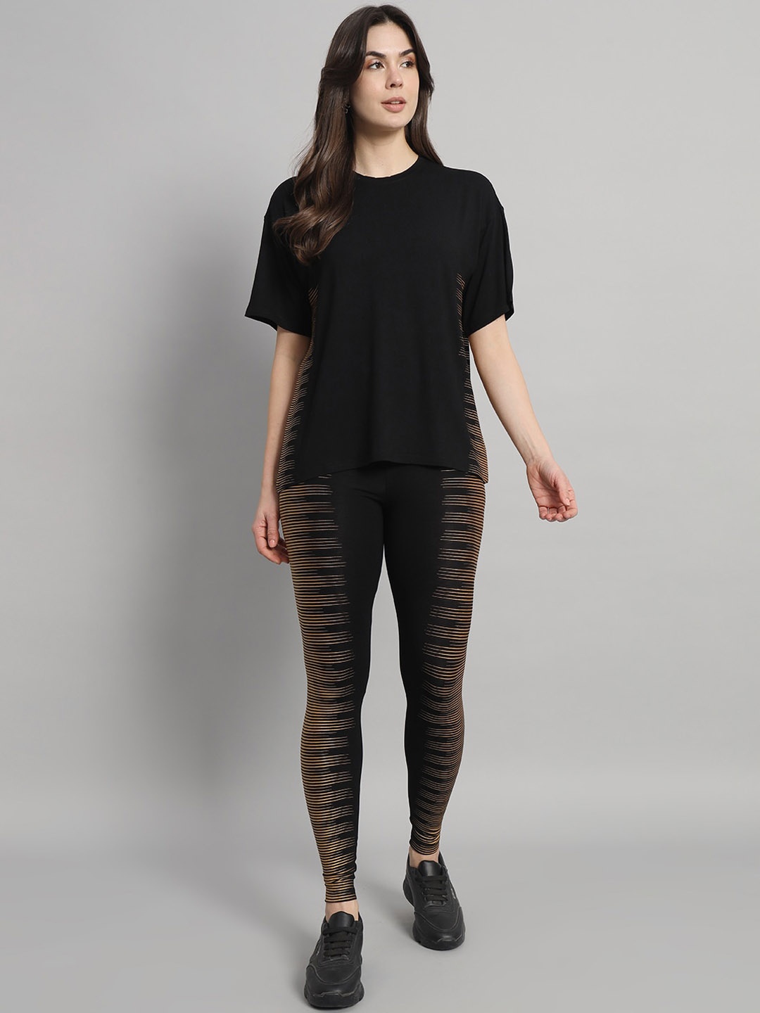 

NEWD Round Neck Short Sleeves Tracksuit, Black