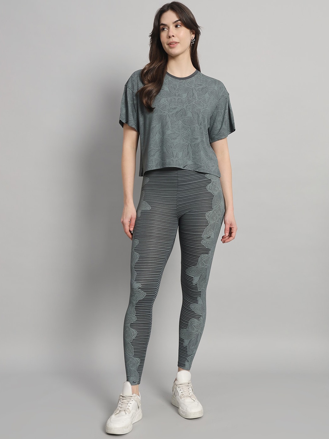 

NEWD Printed Top & Leggings Sports Co-Ords, Grey