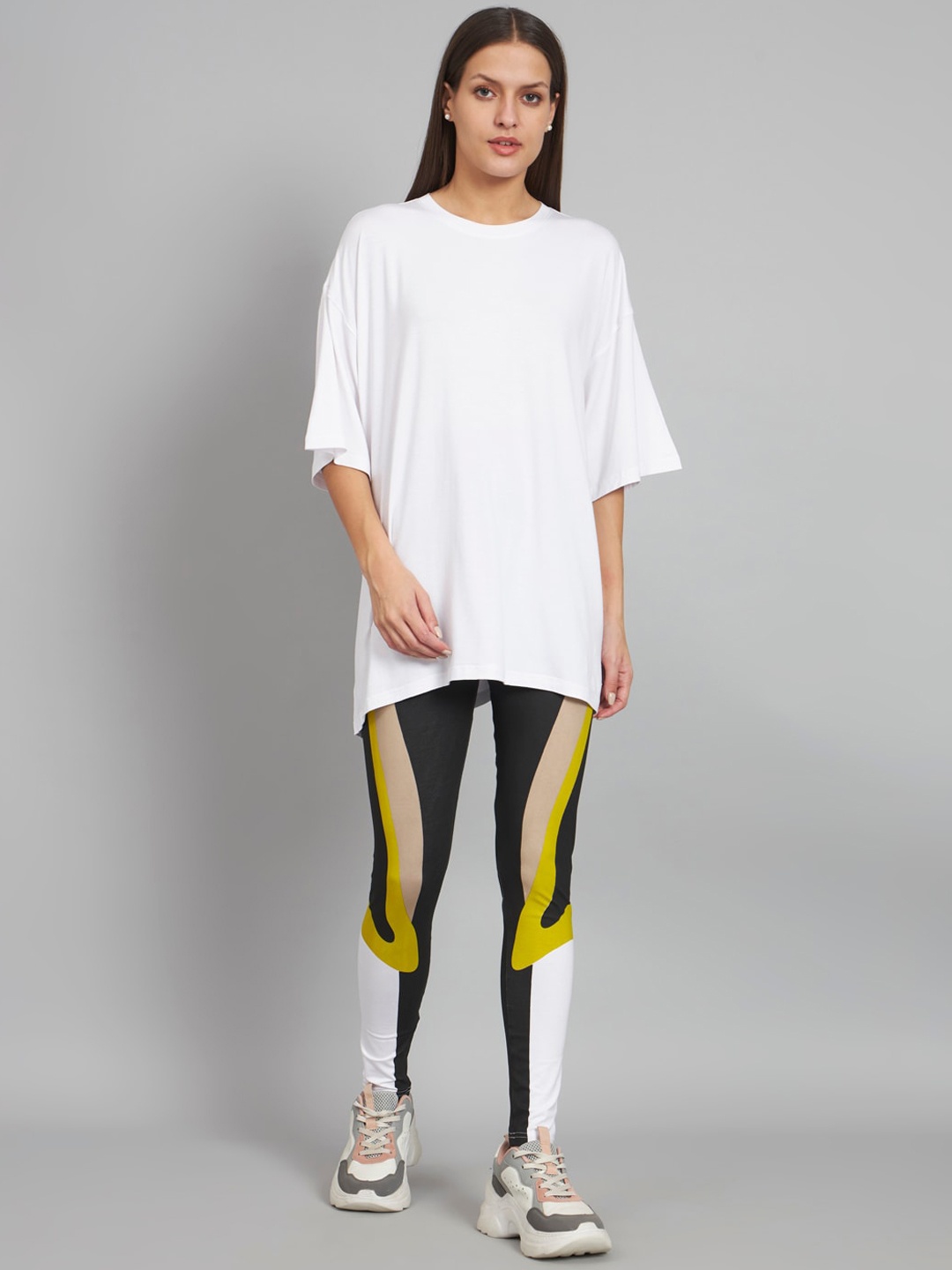 

NEWD Round Neck Short Sleeves Tracksuit, White
