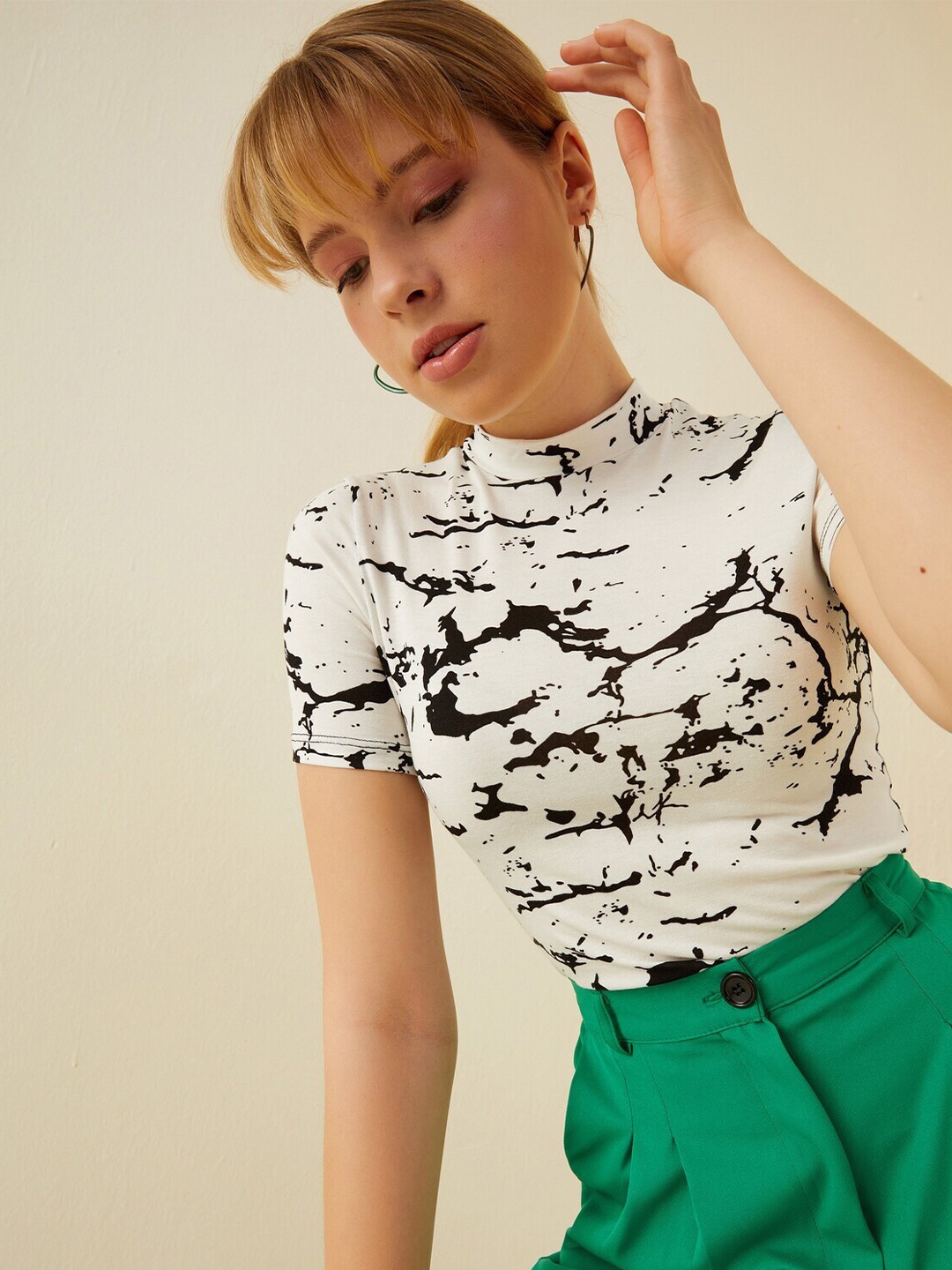 

TANDUL Abstract Printed Crop Top, White