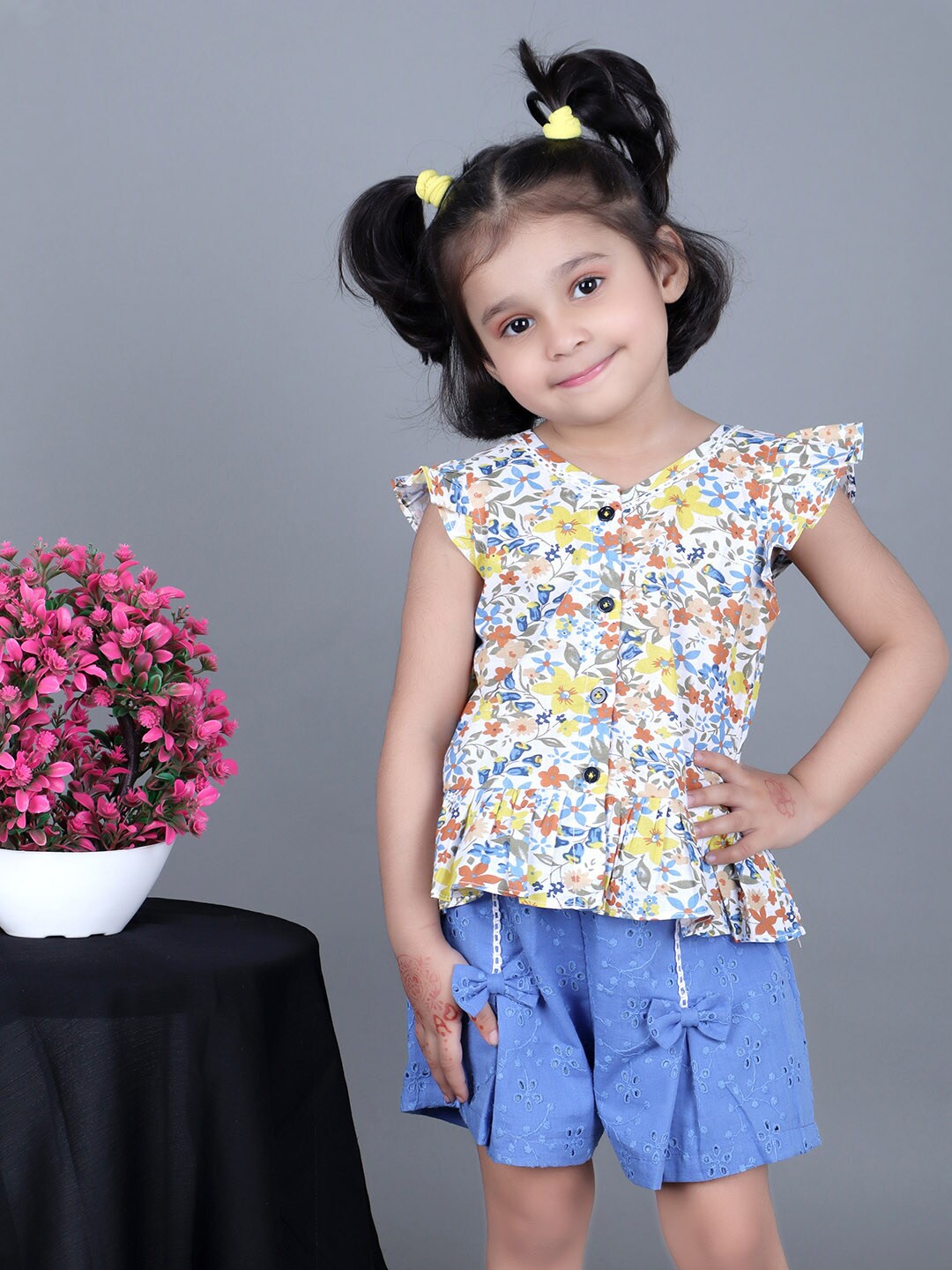 

Little Llama Girls Printed V-Neck Short Sleeves Top with Shorts, Blue