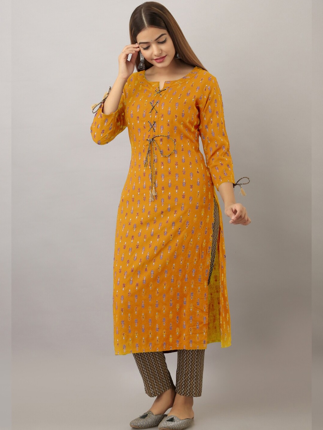

ftDiva Ethic Motif Printed Straight Kurta, Mustard