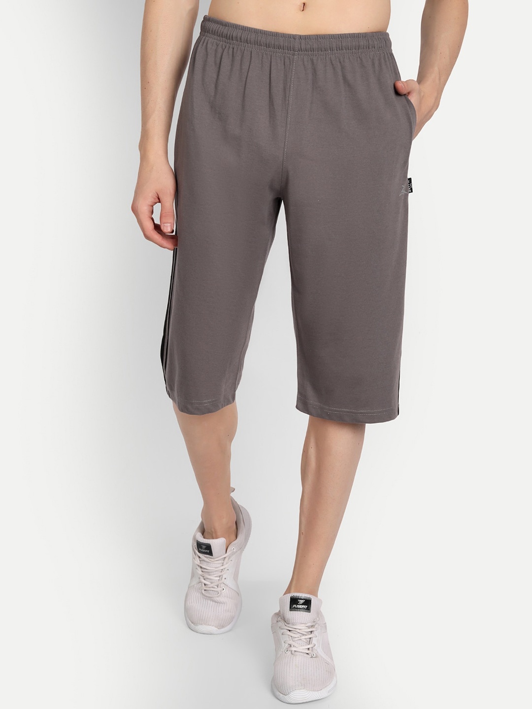 

ZEFFIT Men Mid-Rise Cotton Knee Length Outdoor Shorts, Silver