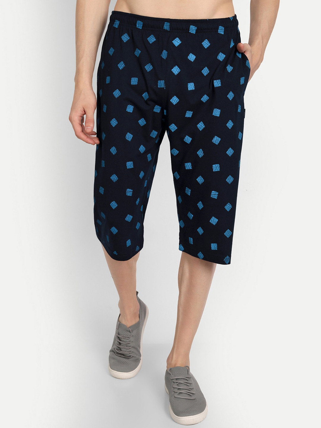 

ZEFFIT Men Geometric Printed Mid-Rise Cotton Knee Length Outdoor Shorts, Navy blue