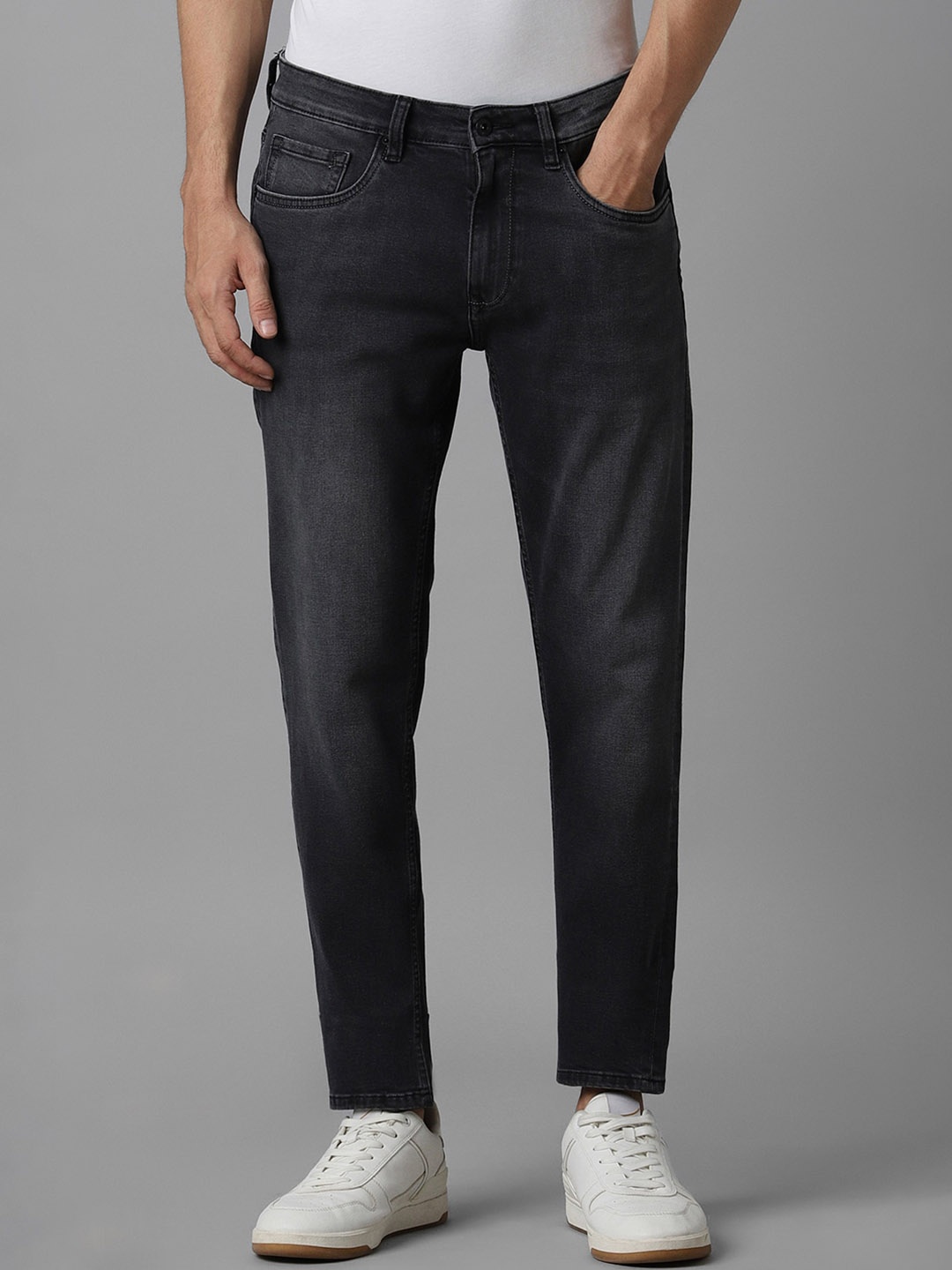 

Louis Philippe Jeans Men Tapered Fit Pure Cotton Low-Rise Light Fade Jeans, Black