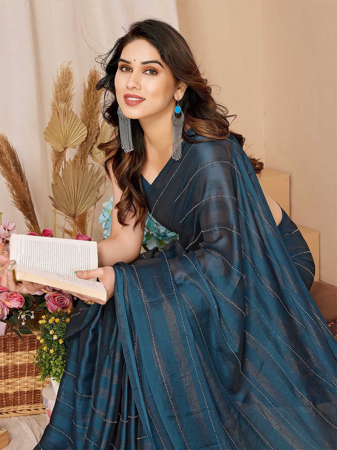

VAIRAGEE Striped Embellished Ready To Wear Saree, Teal