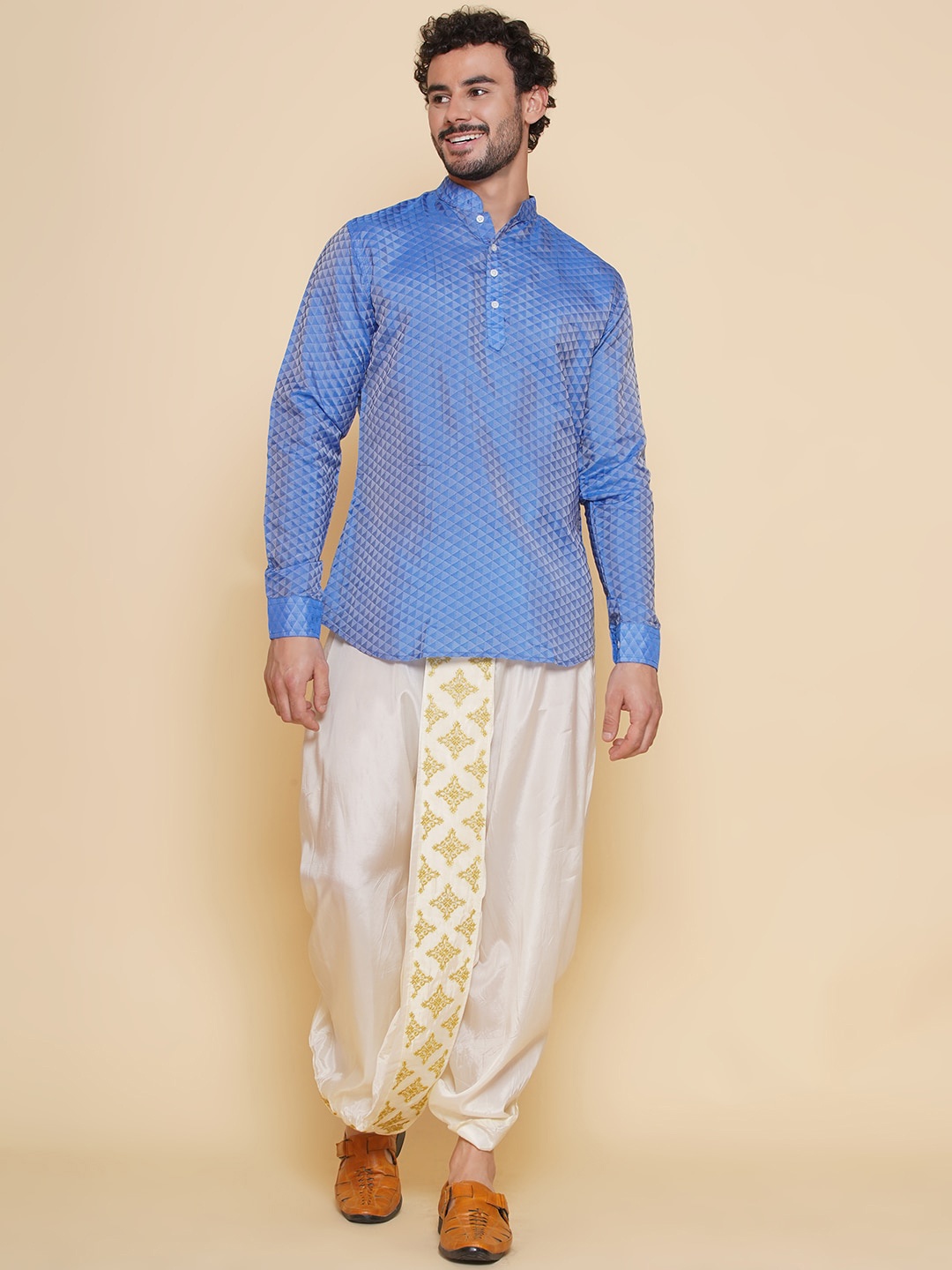 

Sethukrishna Self Design Mandarin Collar Thread Work Kurta, Blue