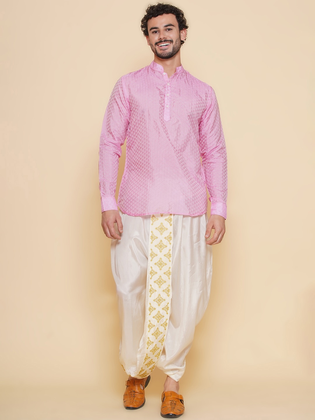 

Sethukrishna Geometric Woven Design Mandarin Collar Straight Kurta, Pink