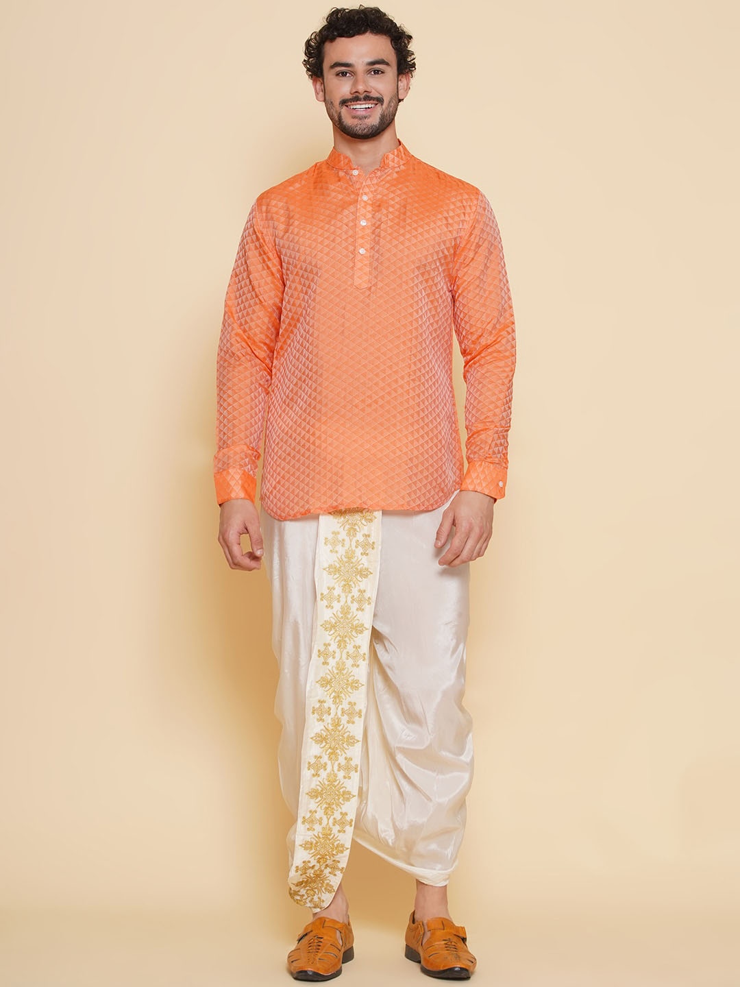 

Sethukrishna Self Design Long Sleeves Mandarin Collar Geometric Thread Work Kurta, Orange