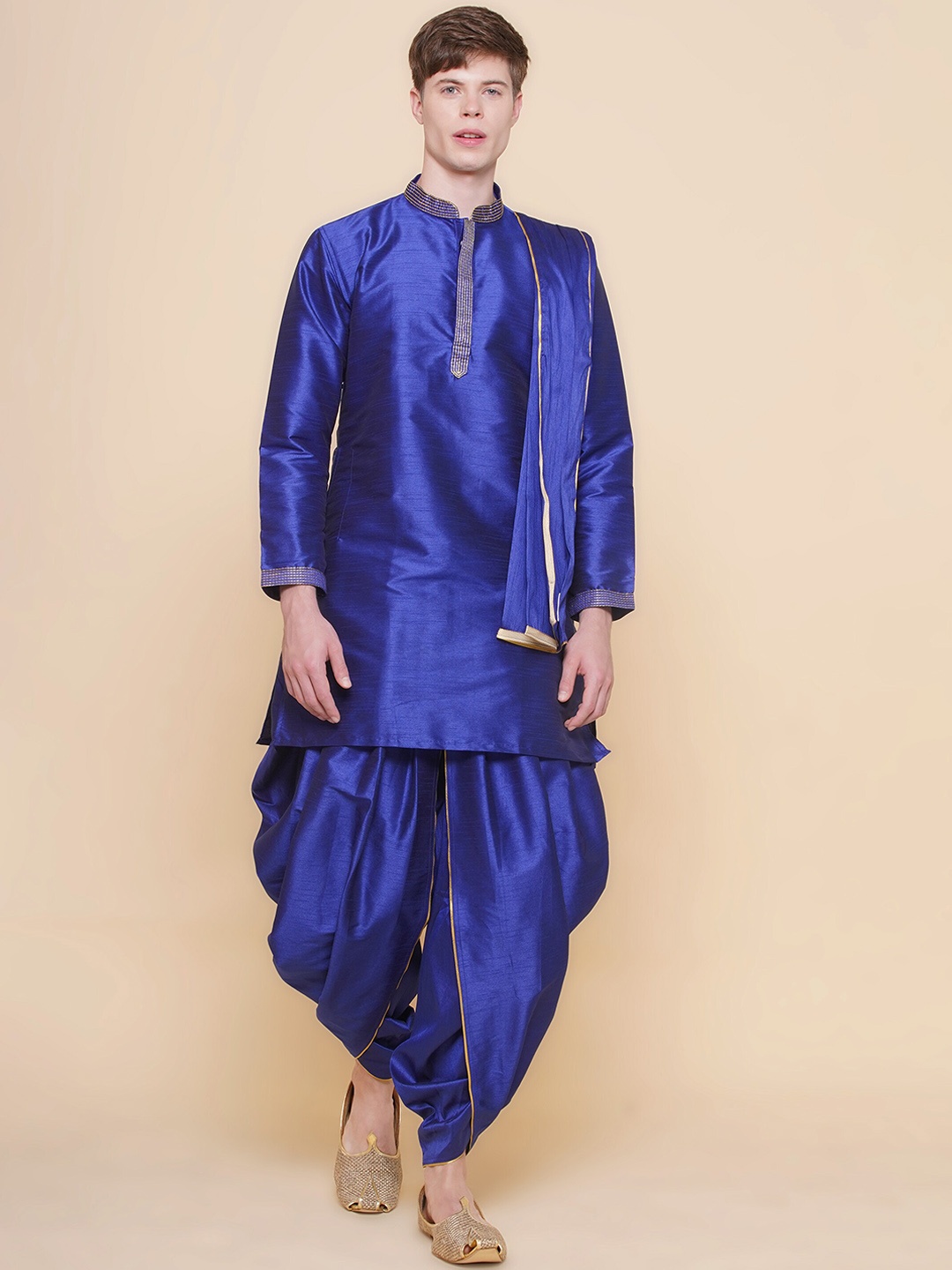 

Sethukrishna Mandarin Collar Embroidered Regular Straight Kurta Set, Blue