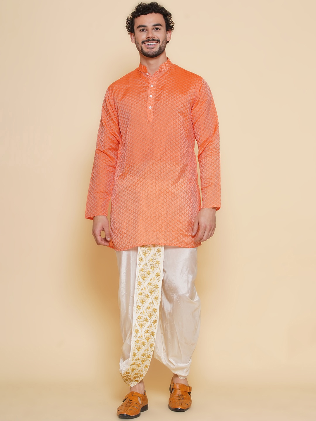 

Sethukrishna Geometric Woven Design Mandarin Collar Straight Kurta, Orange