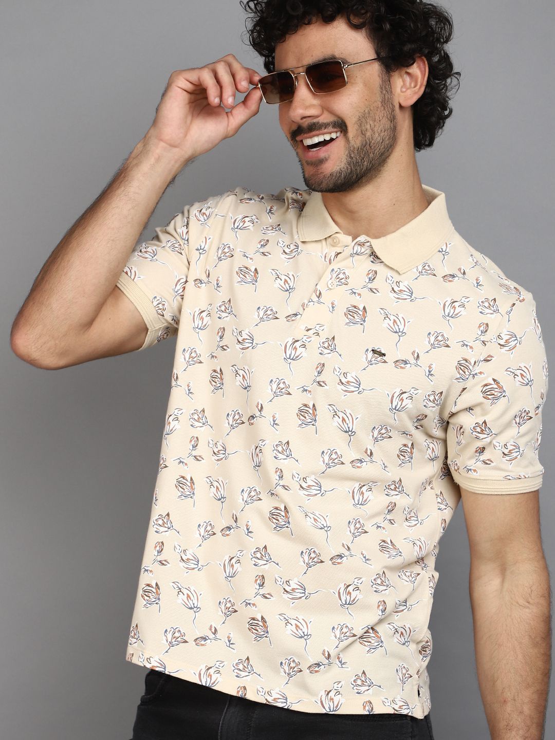 

V-Mart Abstract Printed Polo Collar Short Sleeves Cotton Casual T-shirt, Off white