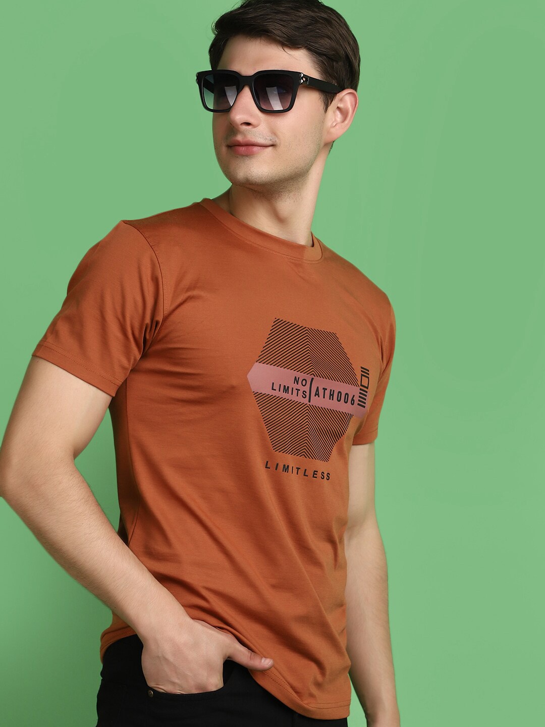 

V-Mart Graphic Printed Round Neck Slim Fit T-shirt, Rust