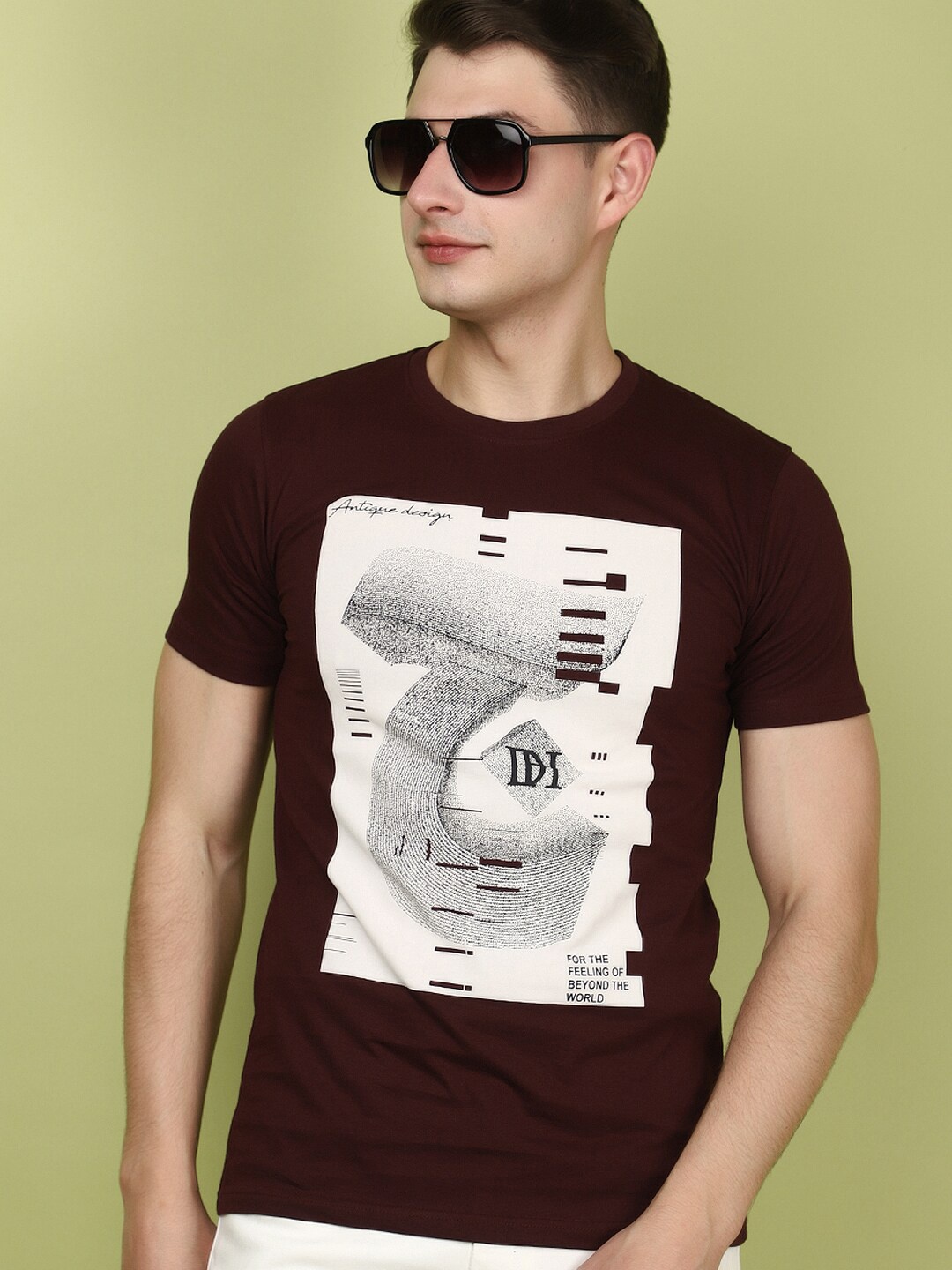 

V-Mart Graphic Printed Cotton Slim Fit T-shirt, Maroon