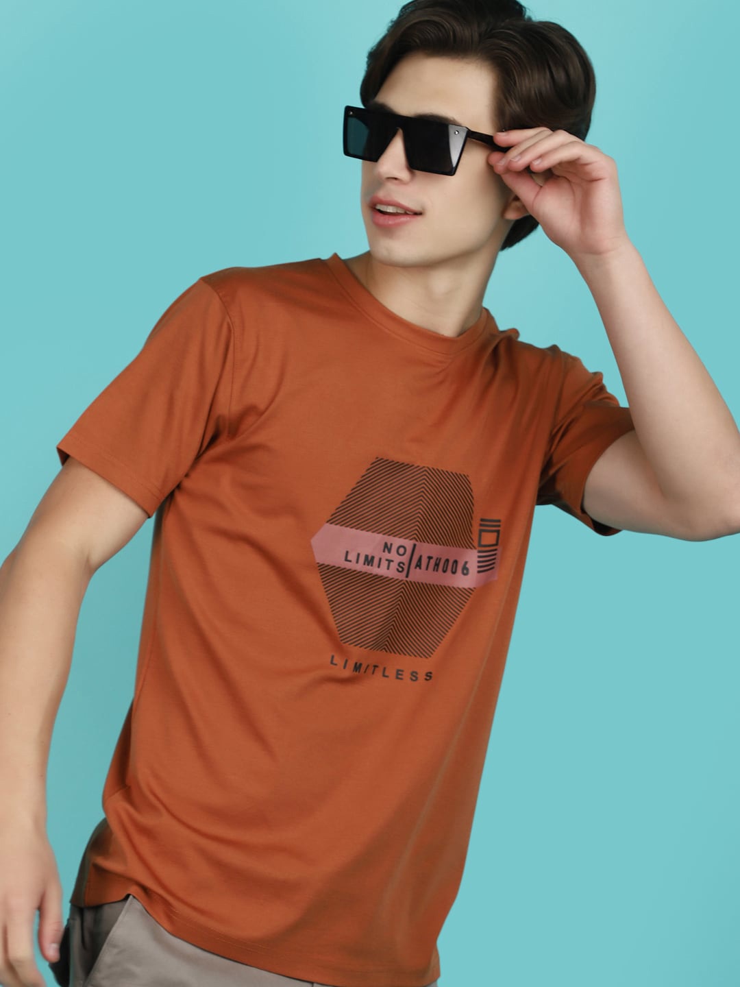 

V-Mart Graphic Printed Round Neck Slim Fit T-shirt, Rust