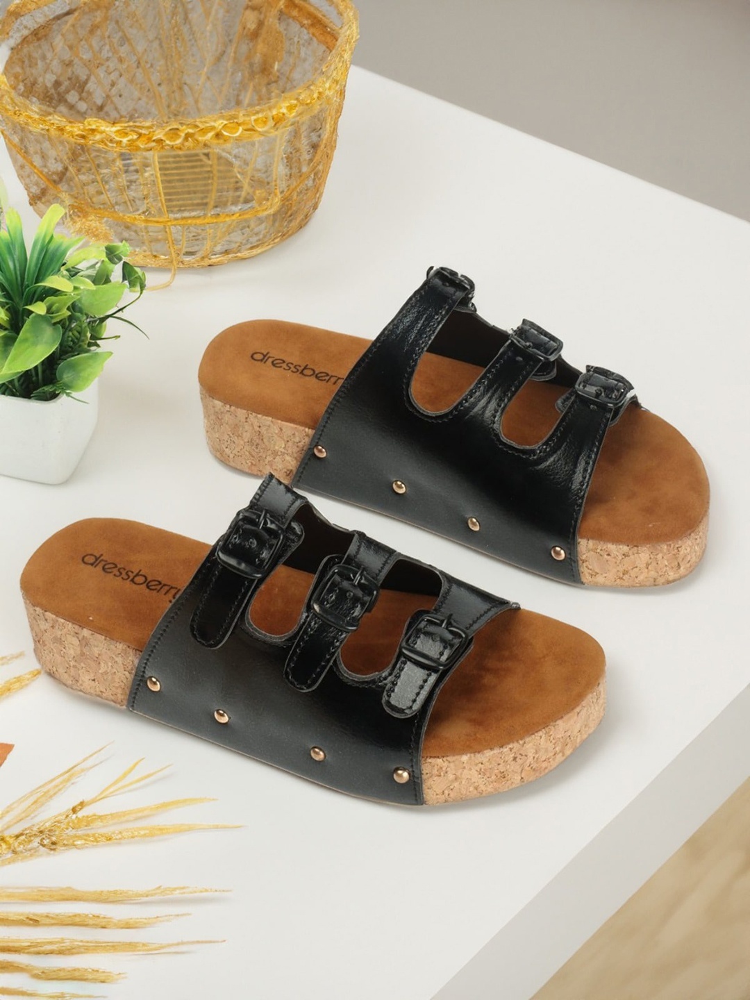 

DressBerry Black Buckle Detailed Flatform Heels
