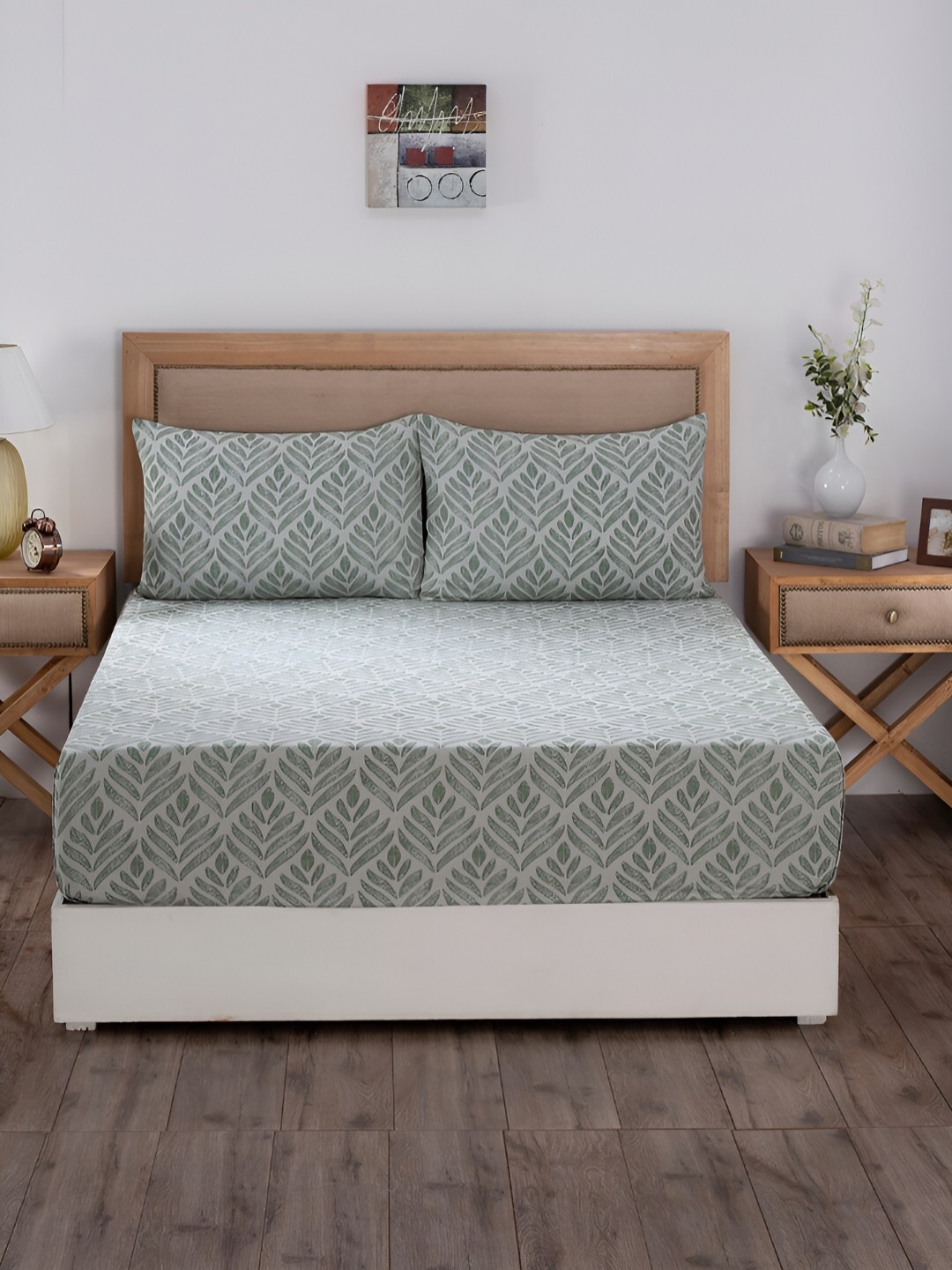 

MASPAR White & Green Printed 200 TC Cotton King Bedsheet With 2 Pillow Covers