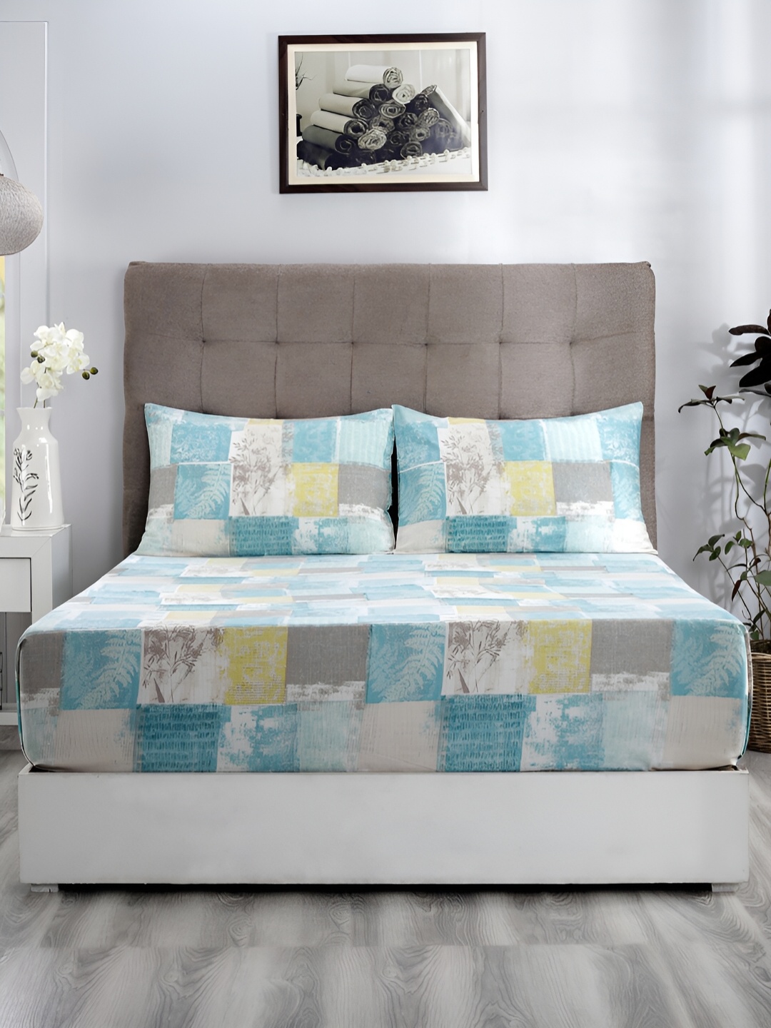 

MASPAR Green & Yellow Geometric Printed 200TC Cotton King Bedsheet With Pillow Cover