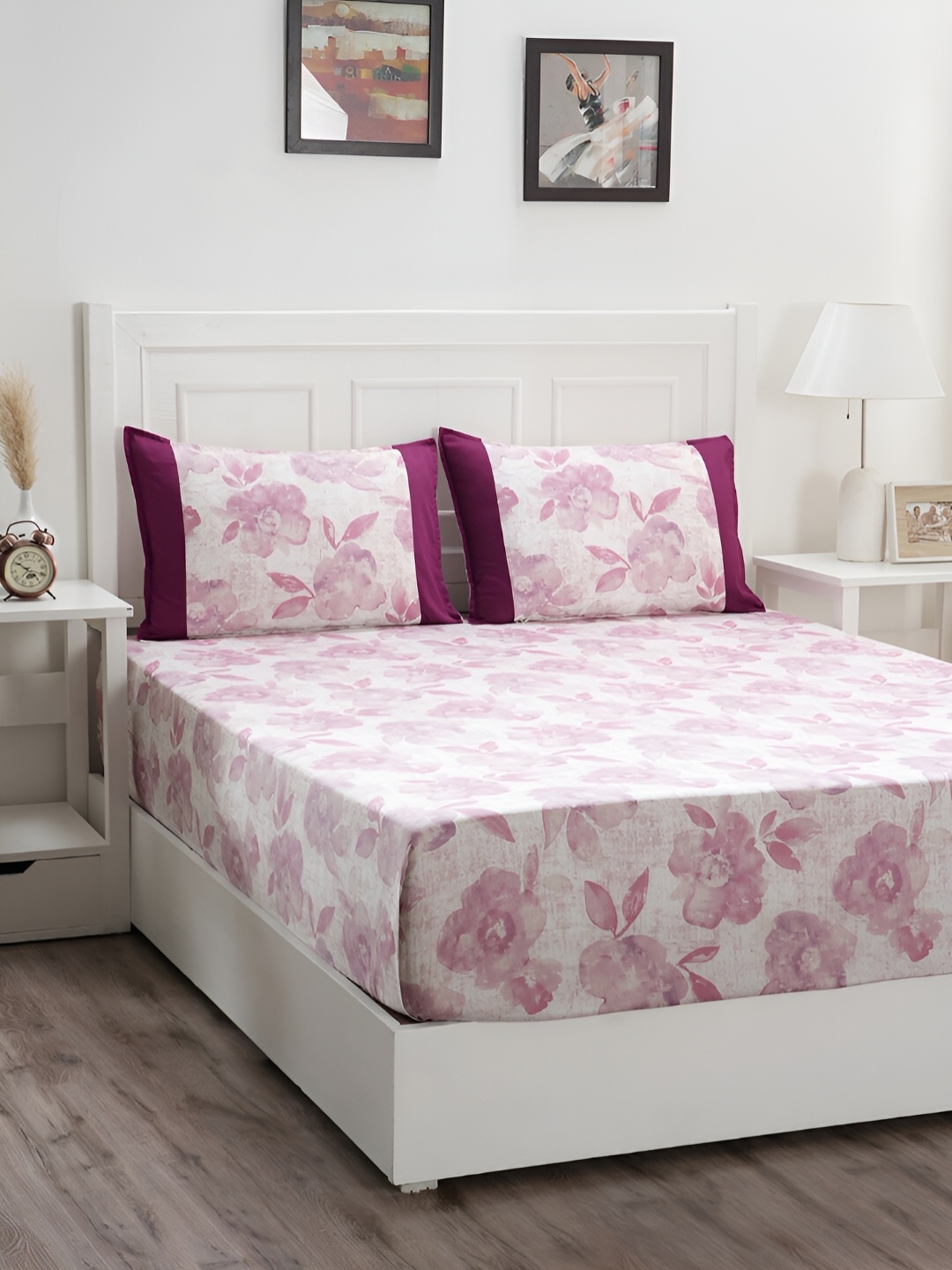 

MASPAR Purple & White Floral Printed 200TC Cotton King Bedsheet With Pillow Cover