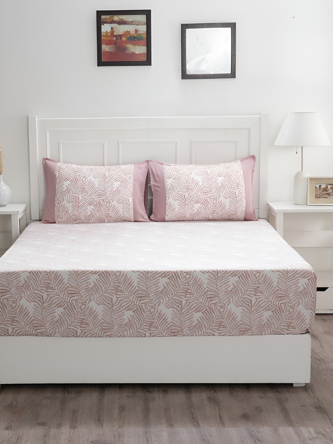 

MASPAR Hermosa Red & White Fern Printed 200TC Cotton King Bedsheet With Pillow Cover