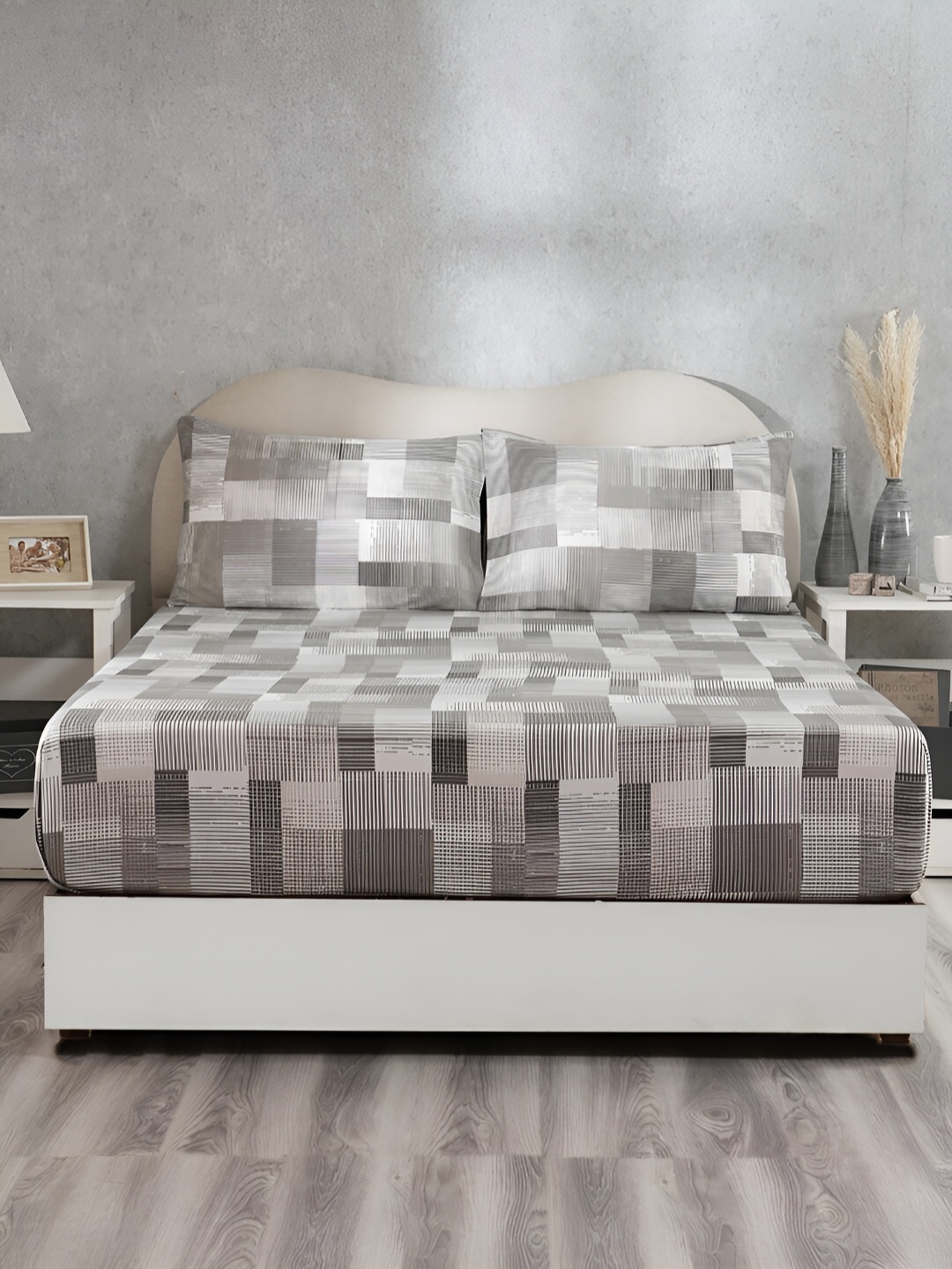 

MASPAR Enchanted Harmony Grey Printed 200 TC Cotton Double King Bedsheet & 2 Pillow Covers