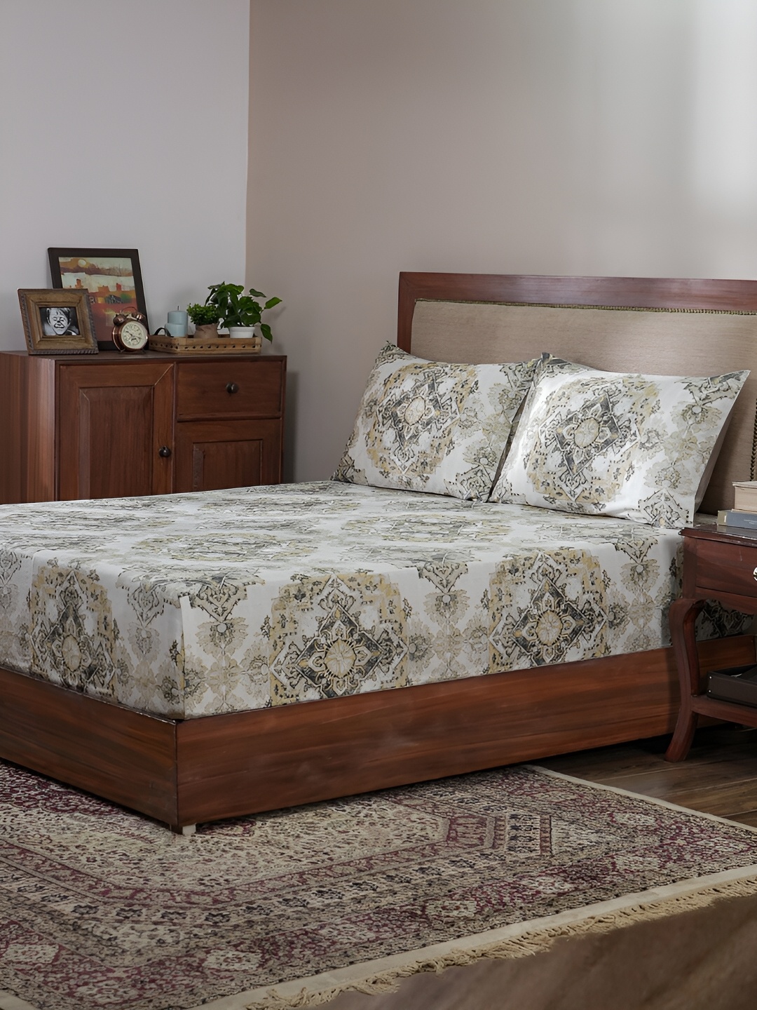 

MASPAR Utopian Regan White Ethnic Motif-Printed 400TC Cotton King Bedsheet & Pillow Cover, Gold