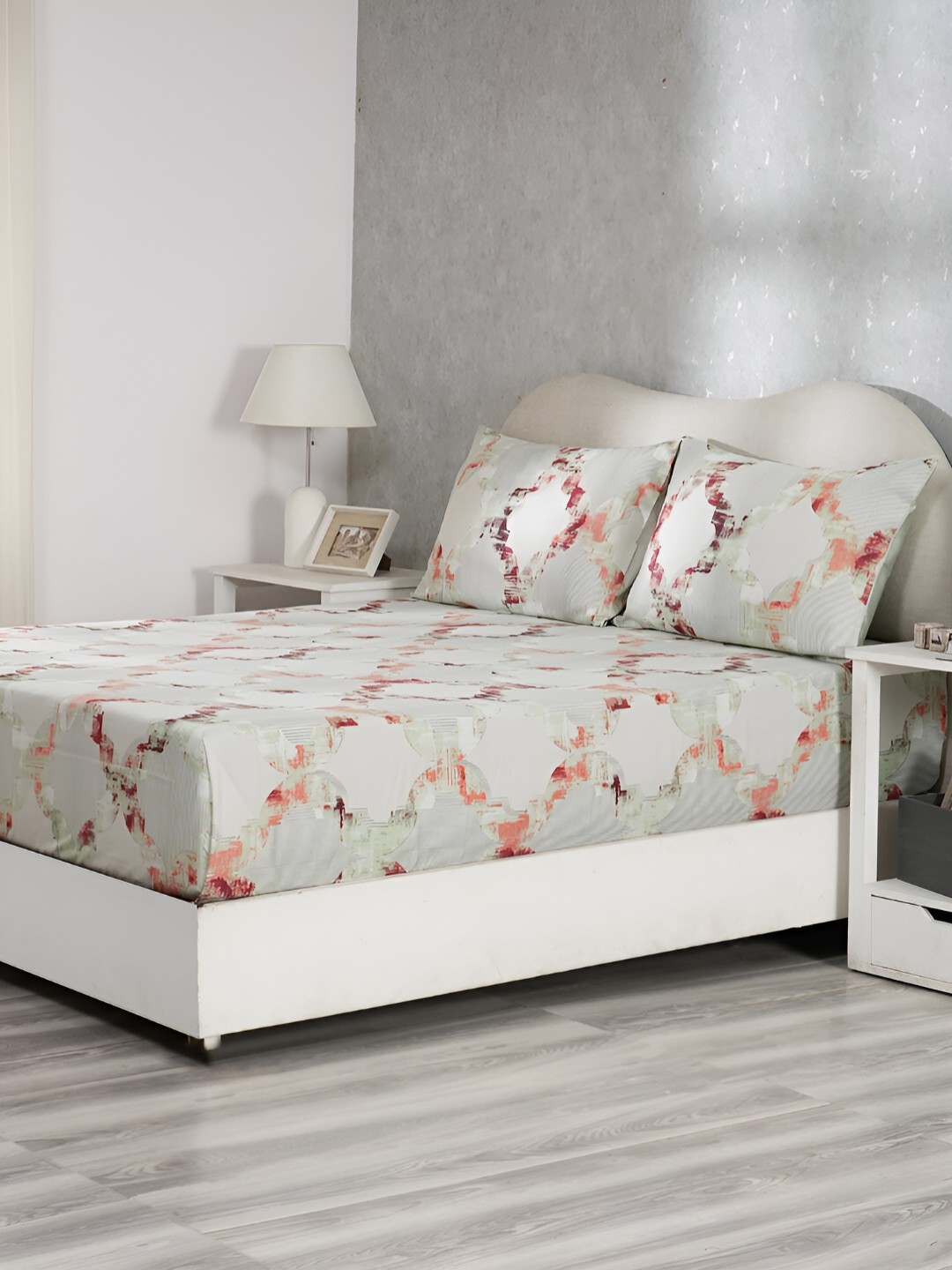 

MASPAR Enchanted Harmony Green Abstract-Printed 300TC Cotton King Bedsheet & Pillow Cover
