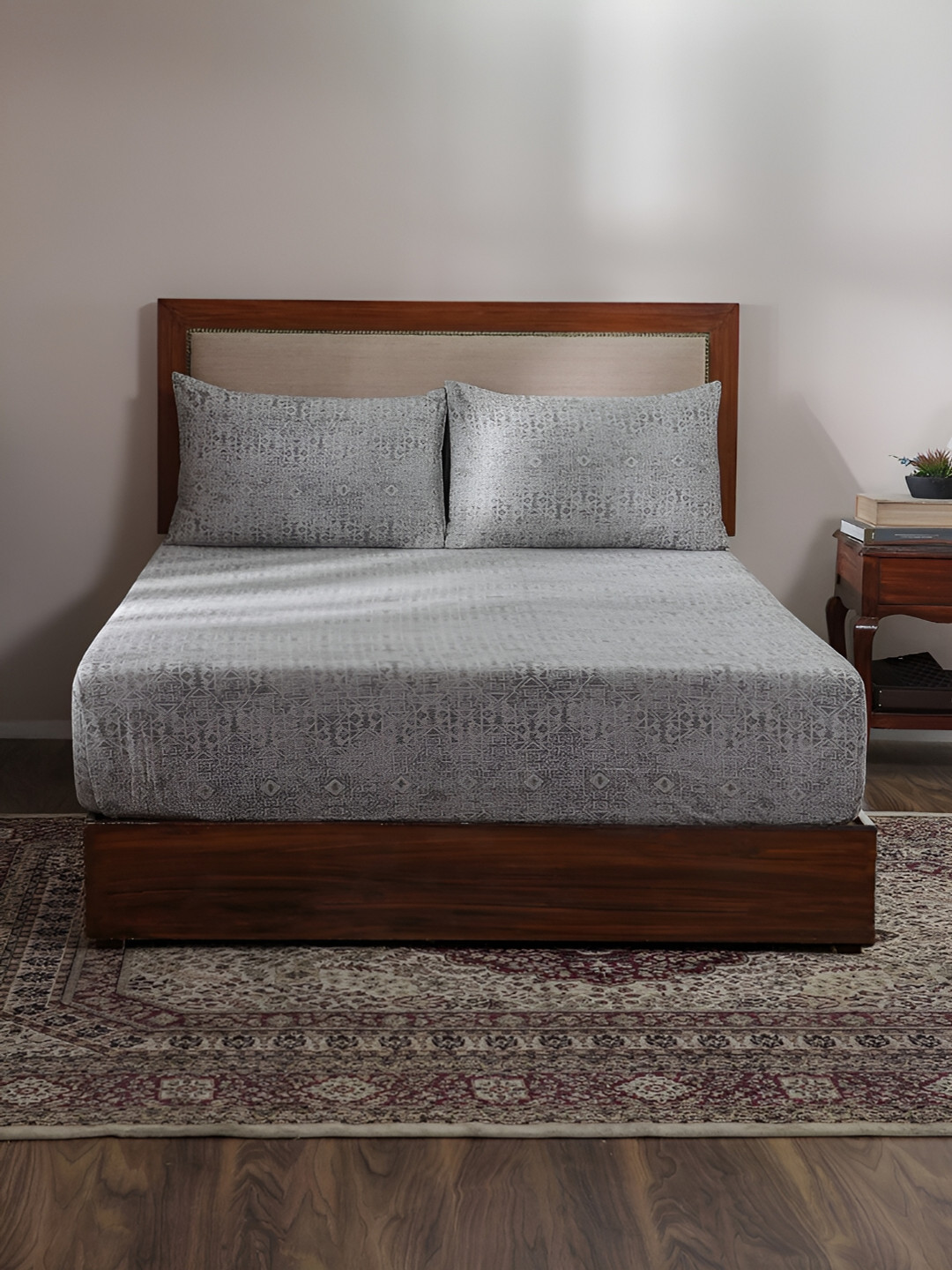 

MASPAR Utopian Regan Grey Abstract Printed 400TC Cotton King Bedsheet & Pillow Cover