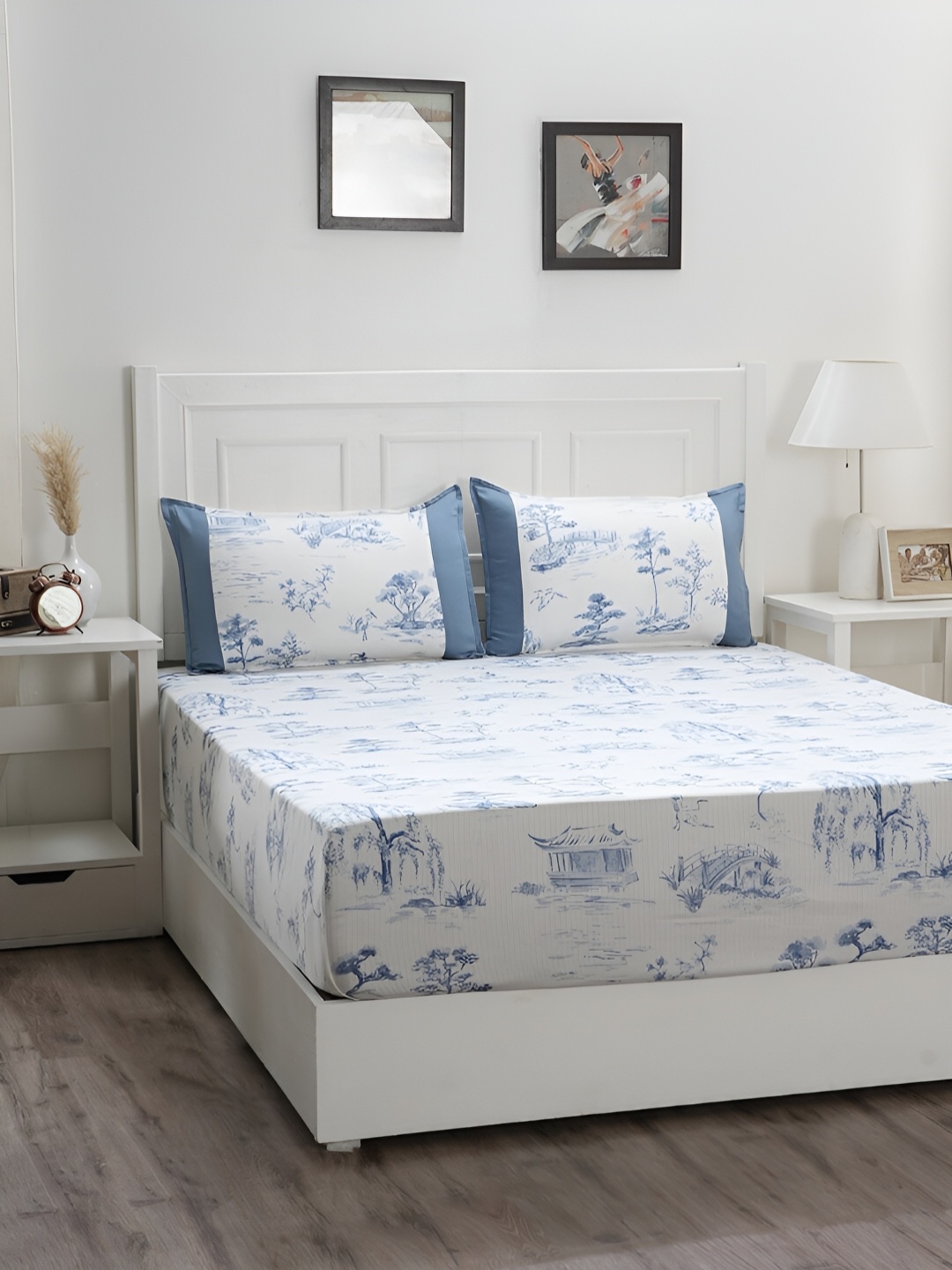 

MASPAR Royal Botanic Blue Abstract Printed 200TC Cotton Queen Bedsheet & 2 Pillow Covers