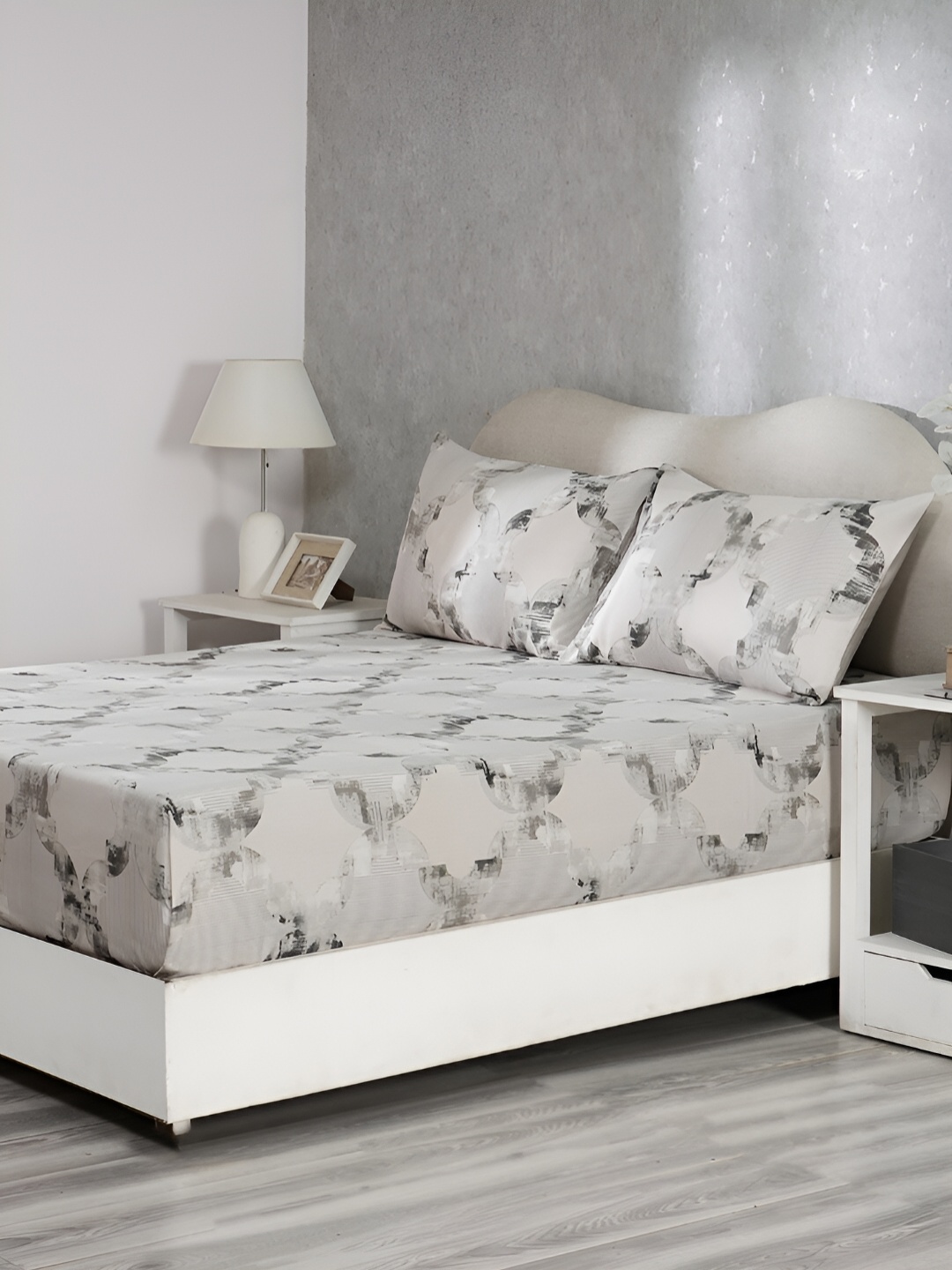 

MASPAR Enchanted Harmony Grey Abstract 300TC Cotton King Bedsheet & 2 Pillow Covers