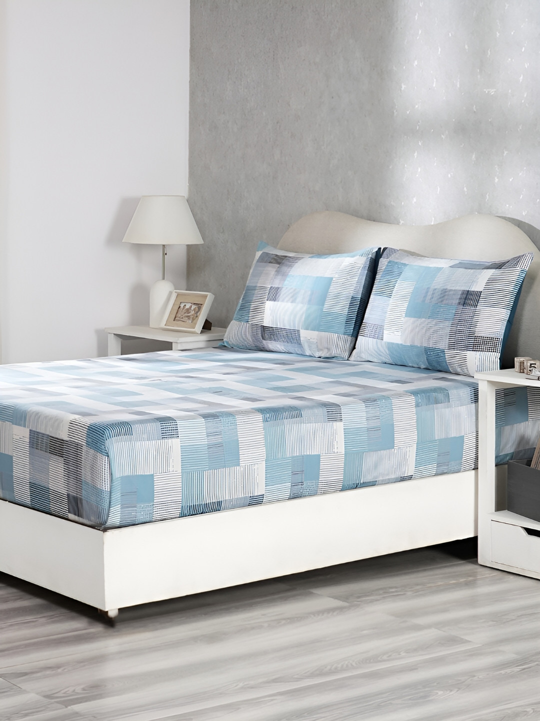 

MASPAR Enchanted Harmony Blue Abstract 300TC Cotton King Bedsheet & 2 Pillow Covers