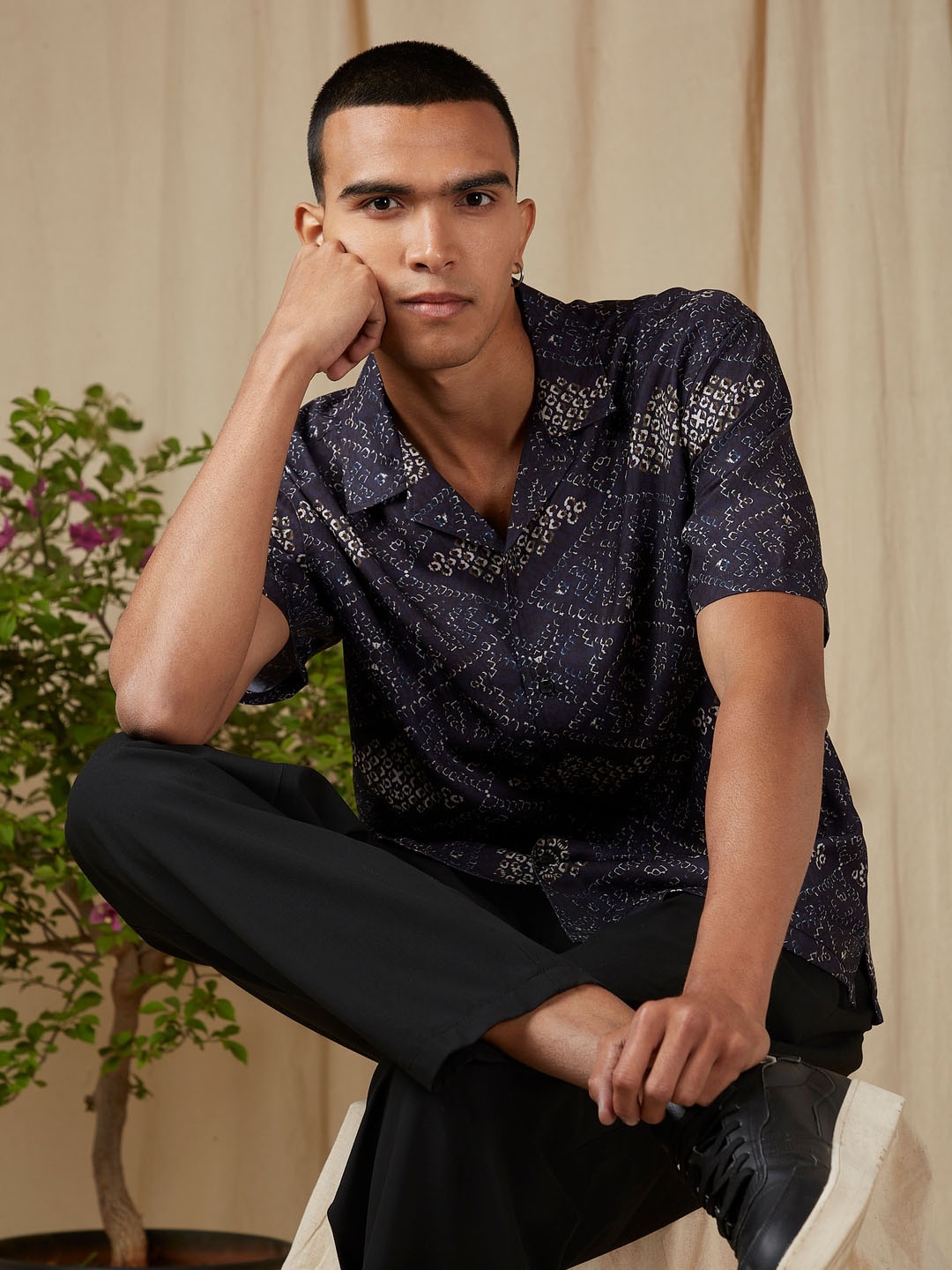 

4 TRIPLE O FIVE O BY MUFTI Printed Loose Fit Casual Shirt, Black