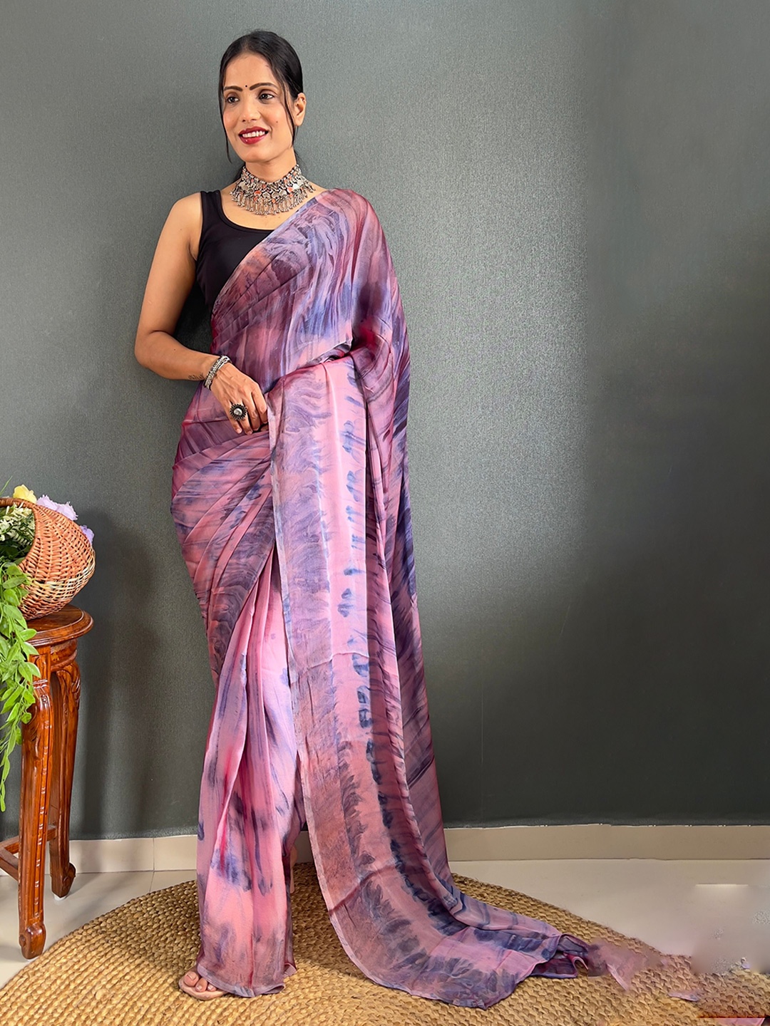

Reeta Fashion Velvet Ready to Wear Saree, Purple